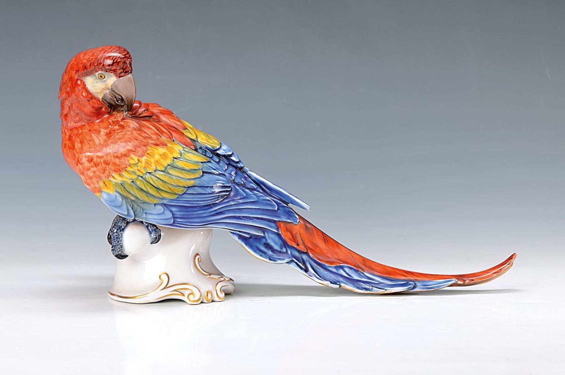 Große Porzellanfigur, Rosenthal, Ausformung 1930er Jahre, Ara, farbenprächtige polychrome