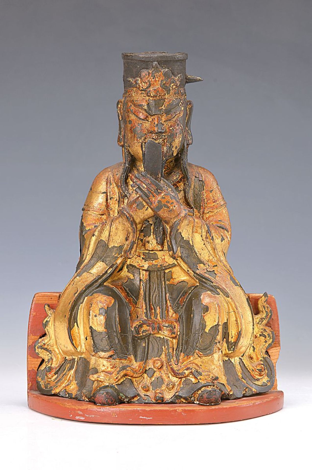 Wenchang Wang-Skulptur, China, um 1870, Bronze, Rest von Vergoldung, Holzsockel rot lackiert, H.