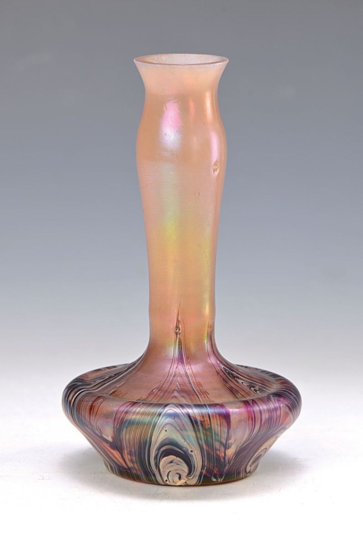 Vase, Pallme-König, um 1900-10, opak-rosa Glas mit bunten eingekämmten Einschmelzungen, H. ca. 17cm,