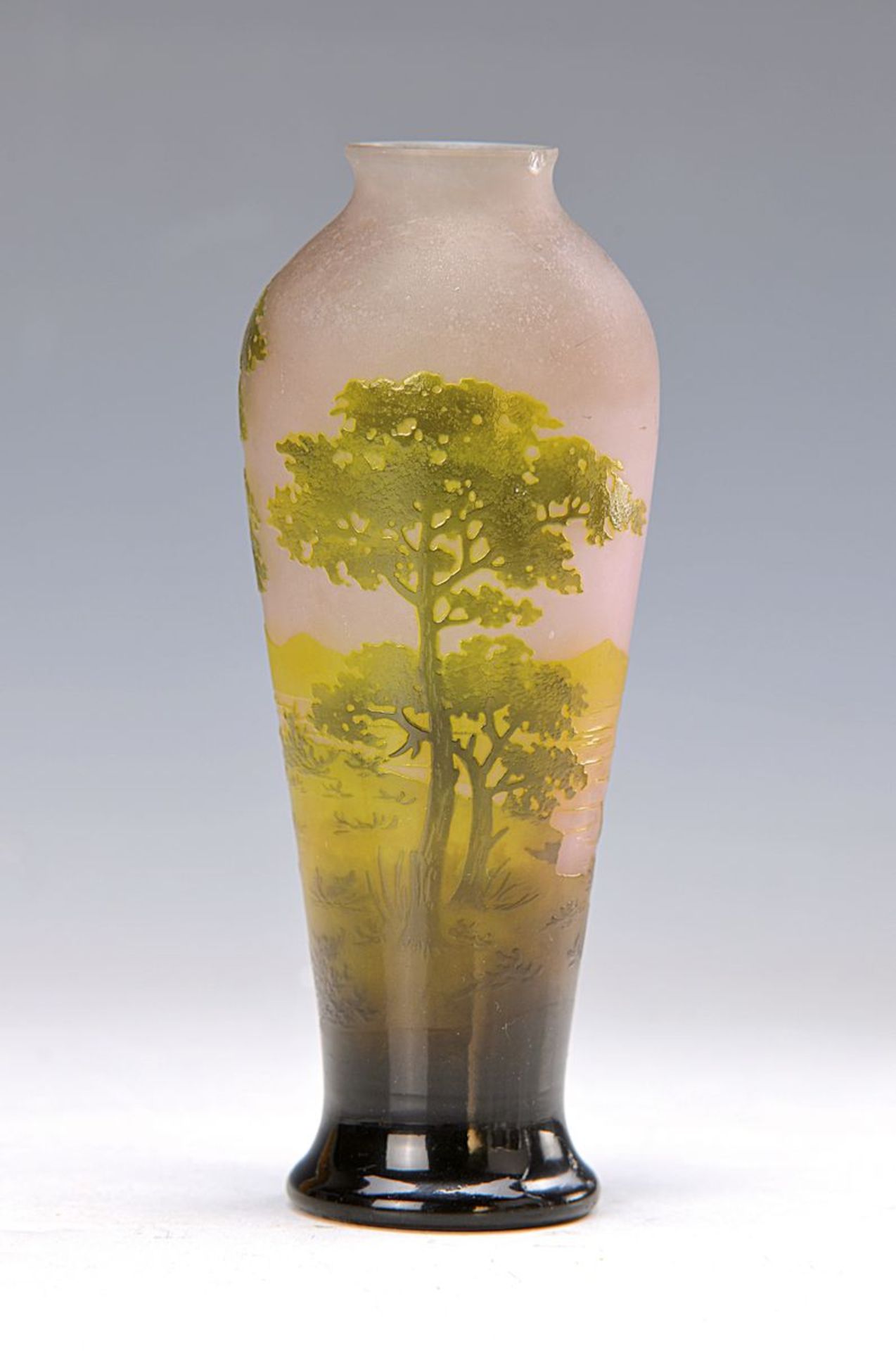 Vase, d'Argenthal, um 1900, grün überfangenes Glas, geschnitten und geätzt, umlaufender