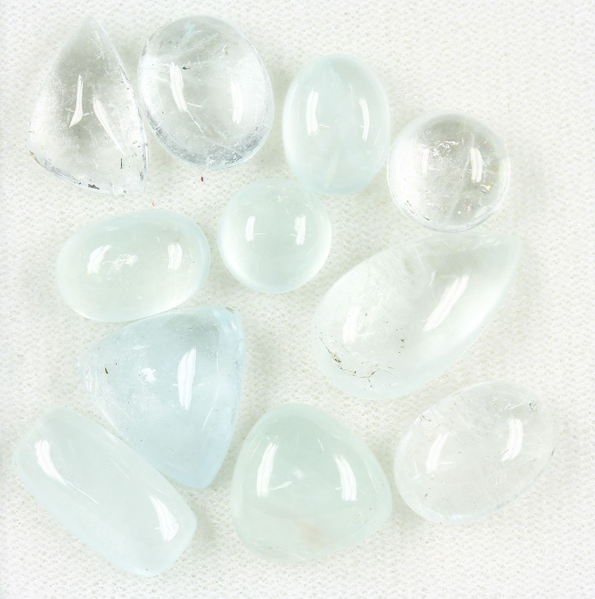 Lot lose Aquamarine, zus. ca. 86.2 ct, Cabochons in versch. Größen und FormenLot loose aquamarines ,