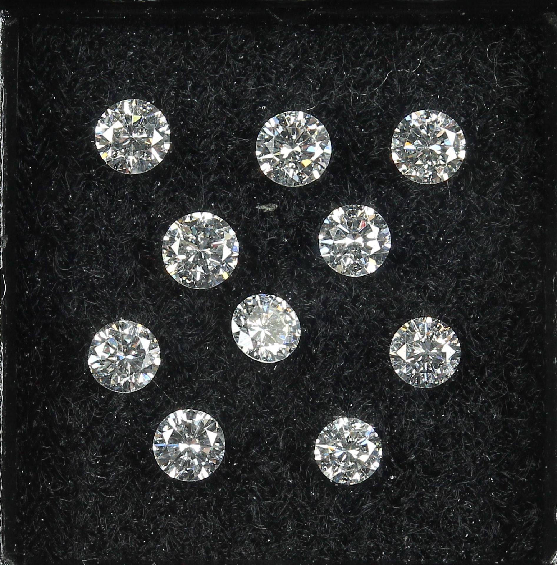 10 Brillanten zus. ca. 1.09 ct feines Weiß- Weiß/vvs-vs Schätzpreis: 1100, - EUR10 brilliants