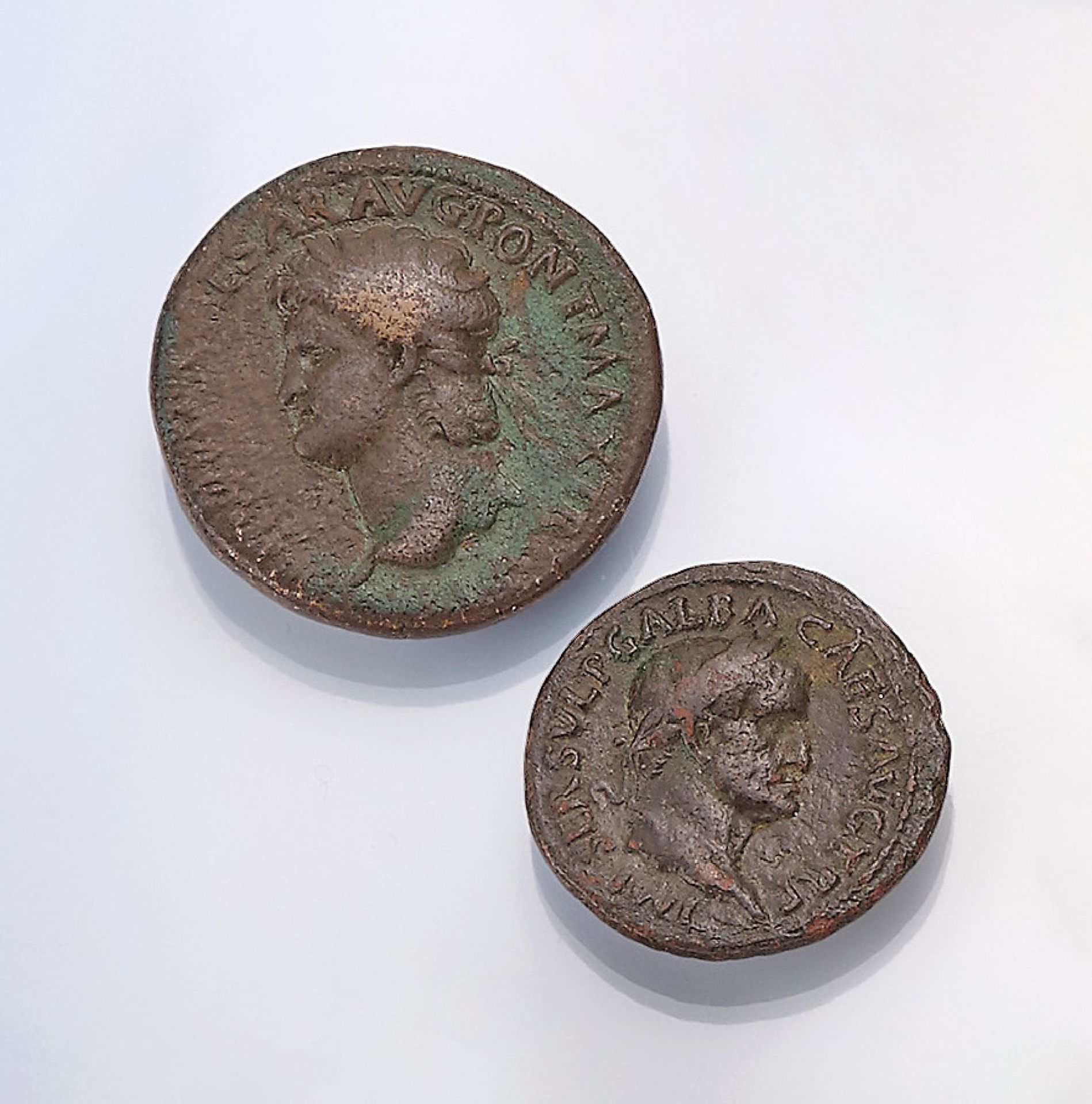 Konvolut 2 röm. Münzen, best. aus: 1 x Nero, 54-68 n.Chr., IMP NERO CAESAR AVG PONT MAX TR P, 1 x