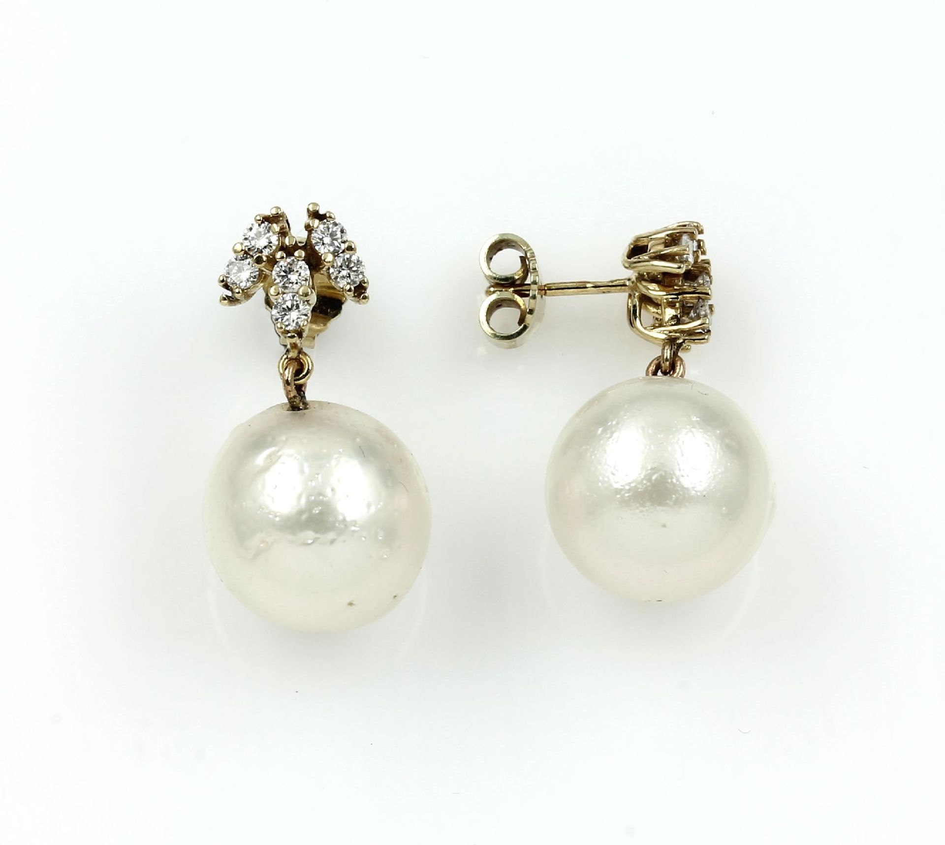 Paar 14 kt Gold Ohrstecker mit Perlen und Brillanten, GG 585/000, 2 weiße Südseezuchtperlen ca. 4.