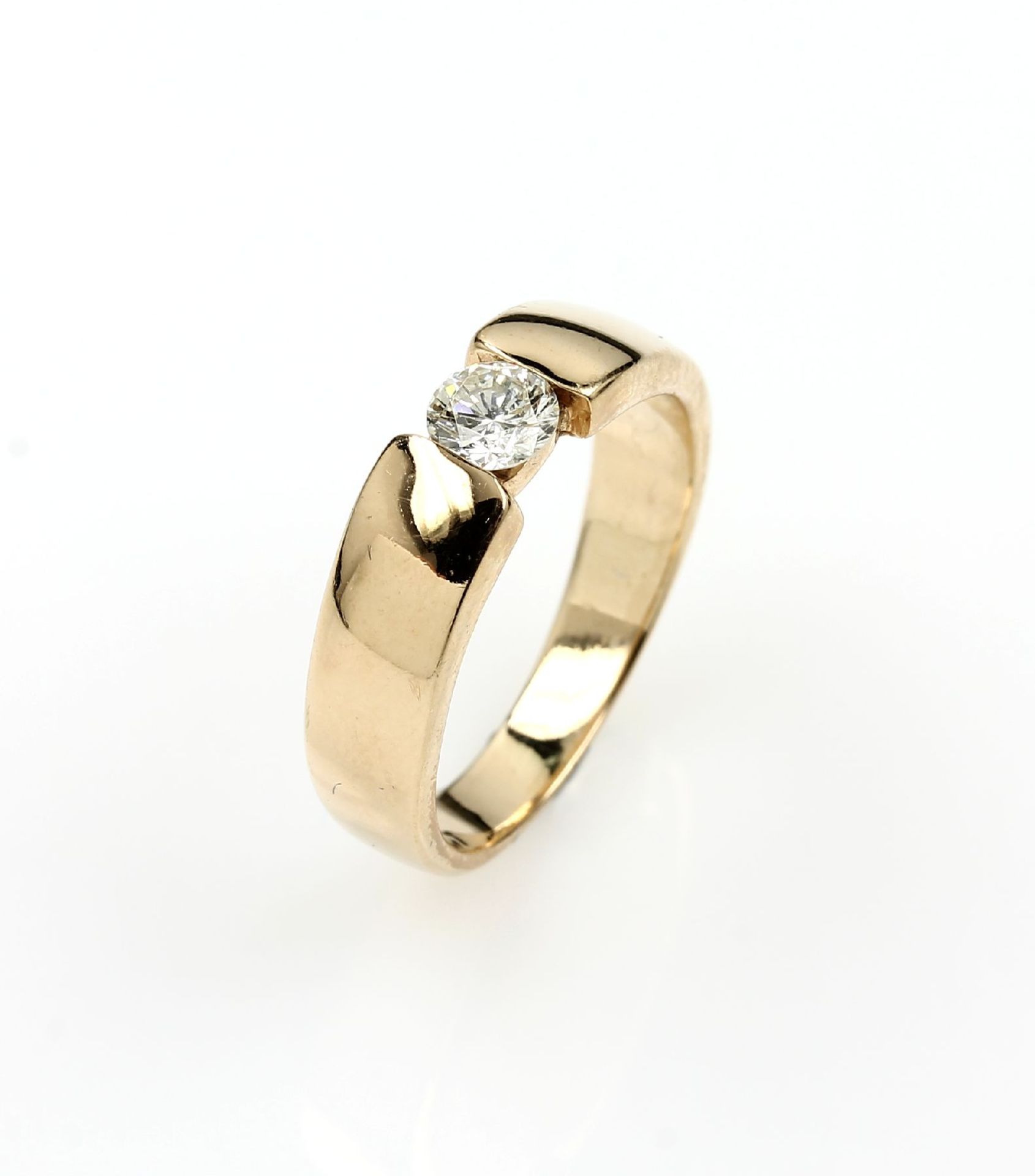 14 kt Gold Ring mit Brillant, GG 585/000, Spannringoptik, mittig Brillant ca. 0.30 ct Weiß/vs, RW