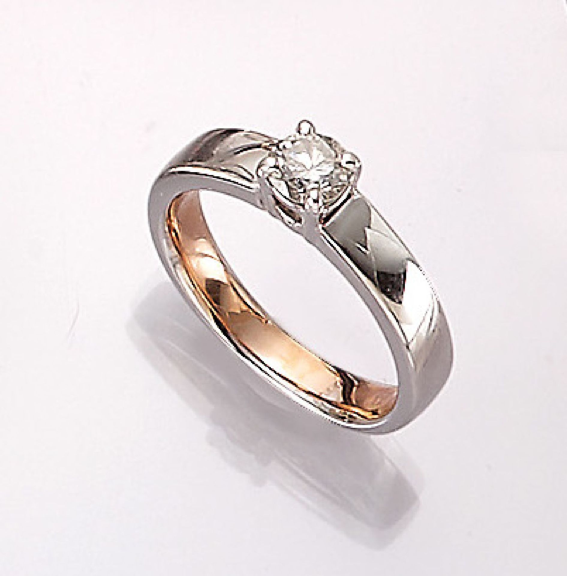 18 kt Gold Ring mit Brillant, WG 750/000, Brillant ca. 0.51 ct Weiß/si-p1, RW 5318 kt gold ring with