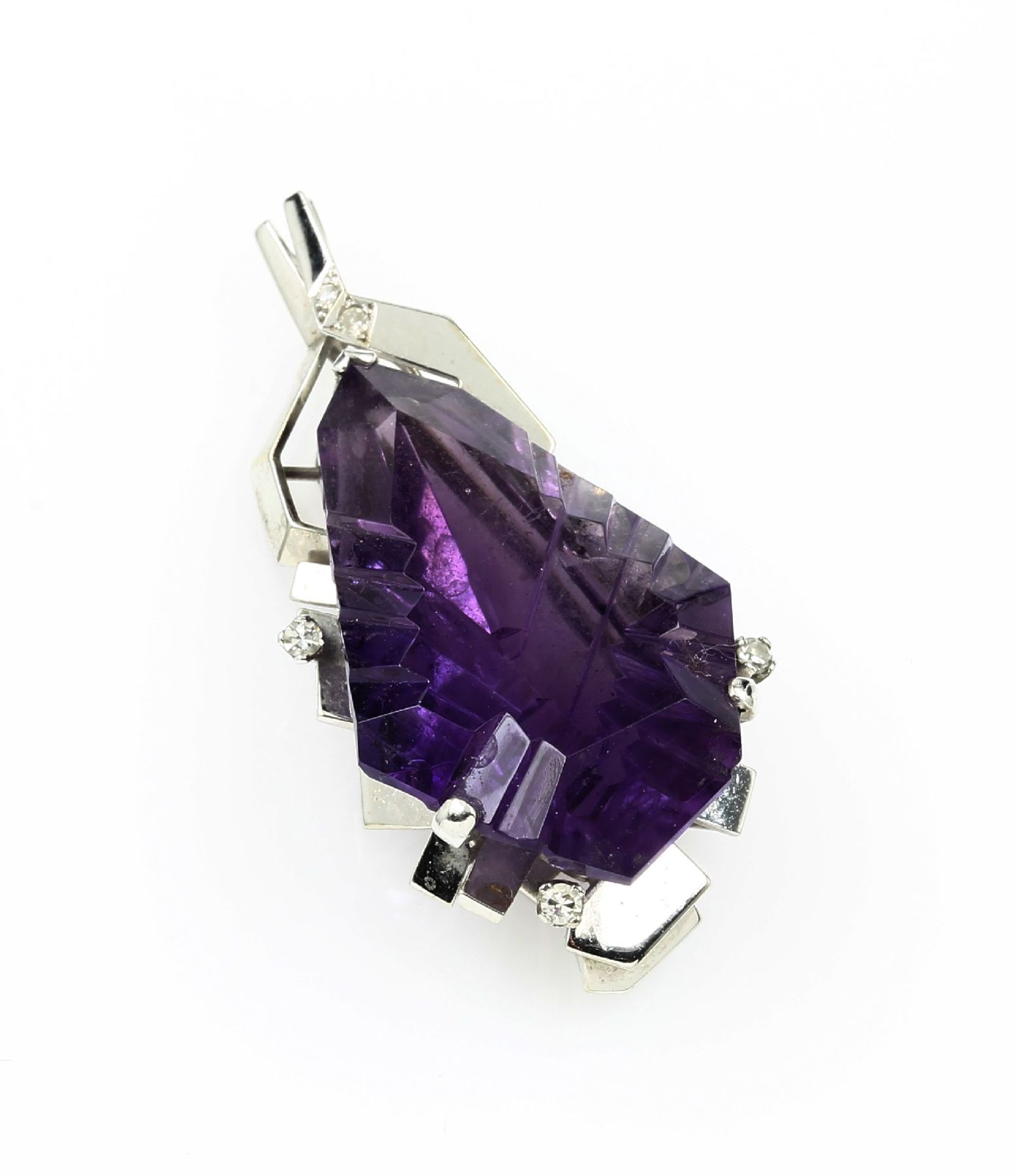 18 kt Gold Anhänger mit Amethyst und Diamanten, WG 750/000, geschnittener Amethyst, 5 Diamanten zus.