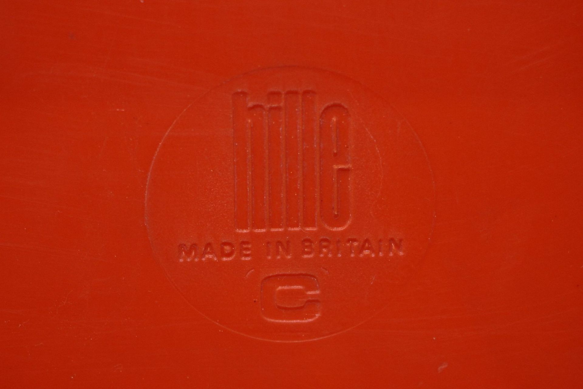 Stuhl, "Hille", made in Britain, 1970er-Jahre, Sitzschale Kunststoff orange, Unterteil Eisen schwarz - Bild 2 aus 2