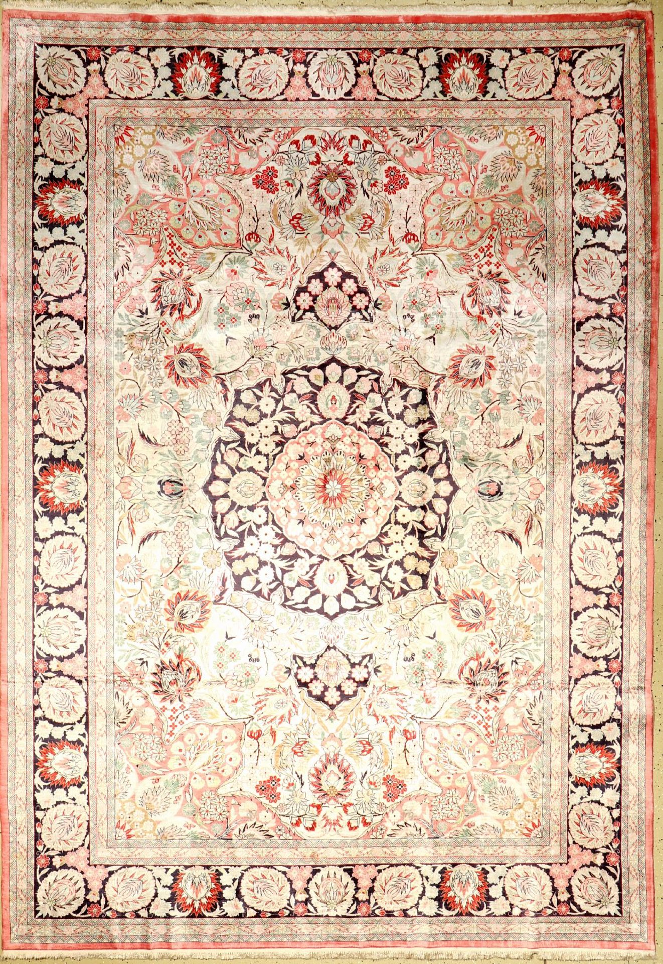 China Seide, ca. 40 Jahre, reine Naturseide, ca. 303 x 213 cm, EHZ: 2-3China silk, approx. 40 years,