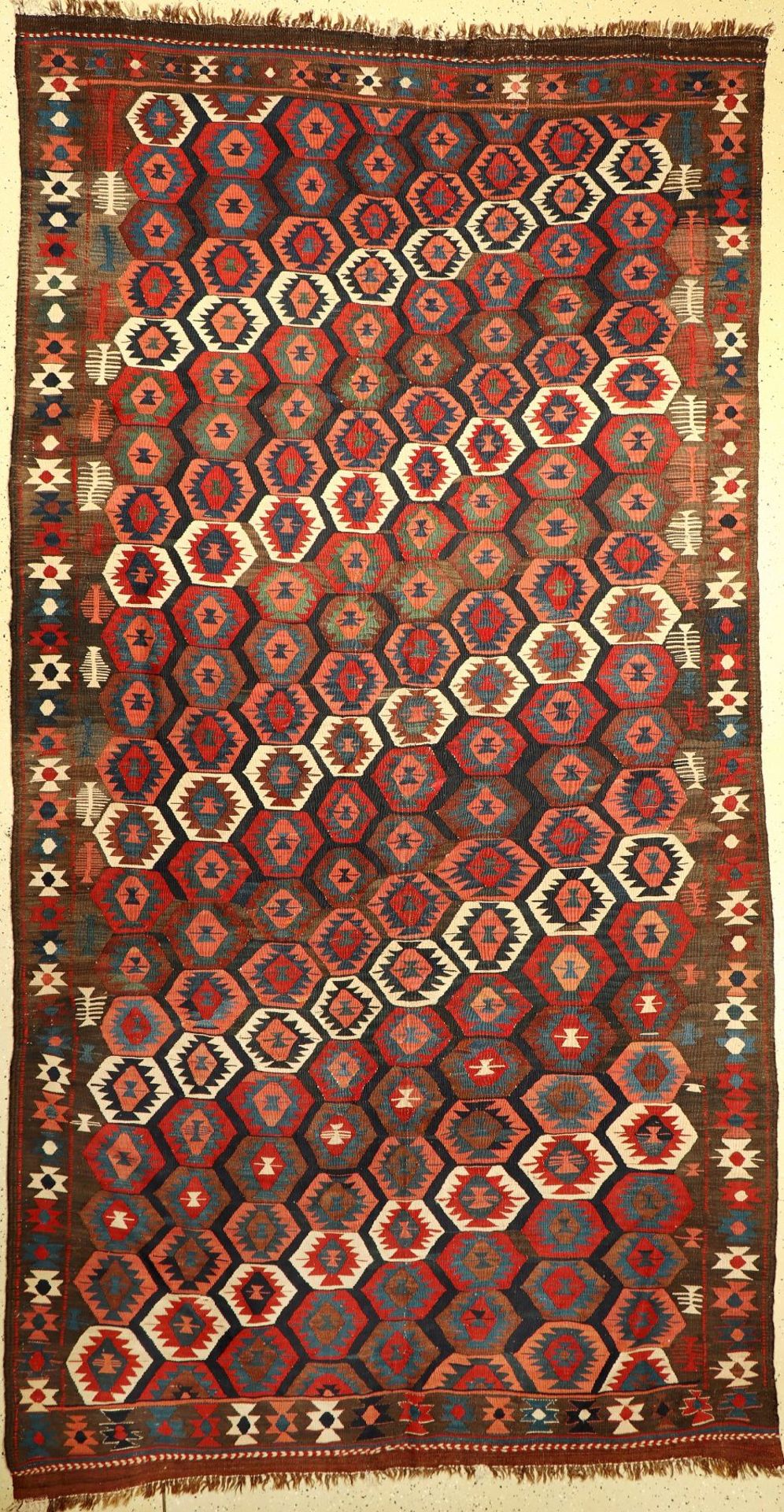 Veramin, Persien, um 1920, Wolle auf Wolle,EHZ: 2, Kelim, ca. 355 x 180 cmVeramin Kilim, Persia,