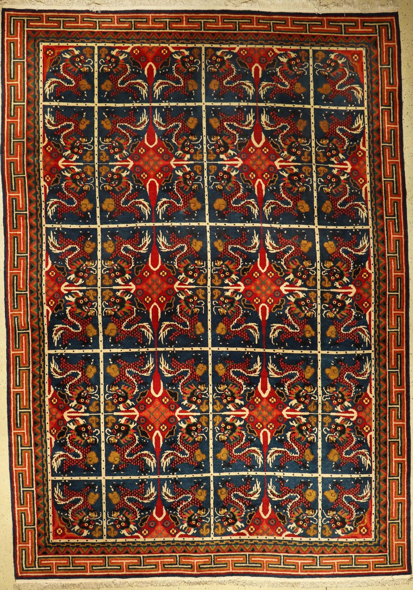 Drachenteppich alt, Mongolai, um 1940/1950,Wolle auf Baumwolle, ca. 392 x 275 cm, sehr dekorativ,