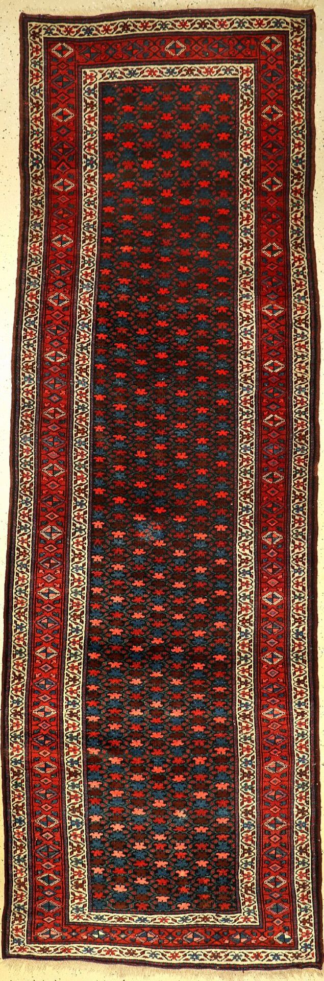 Kurdische "Galerie" alt, Persien, um 1920, Wolle auf Wolle, ca. 350 x 120 cm, EHZ: 2-3Kurdish runner