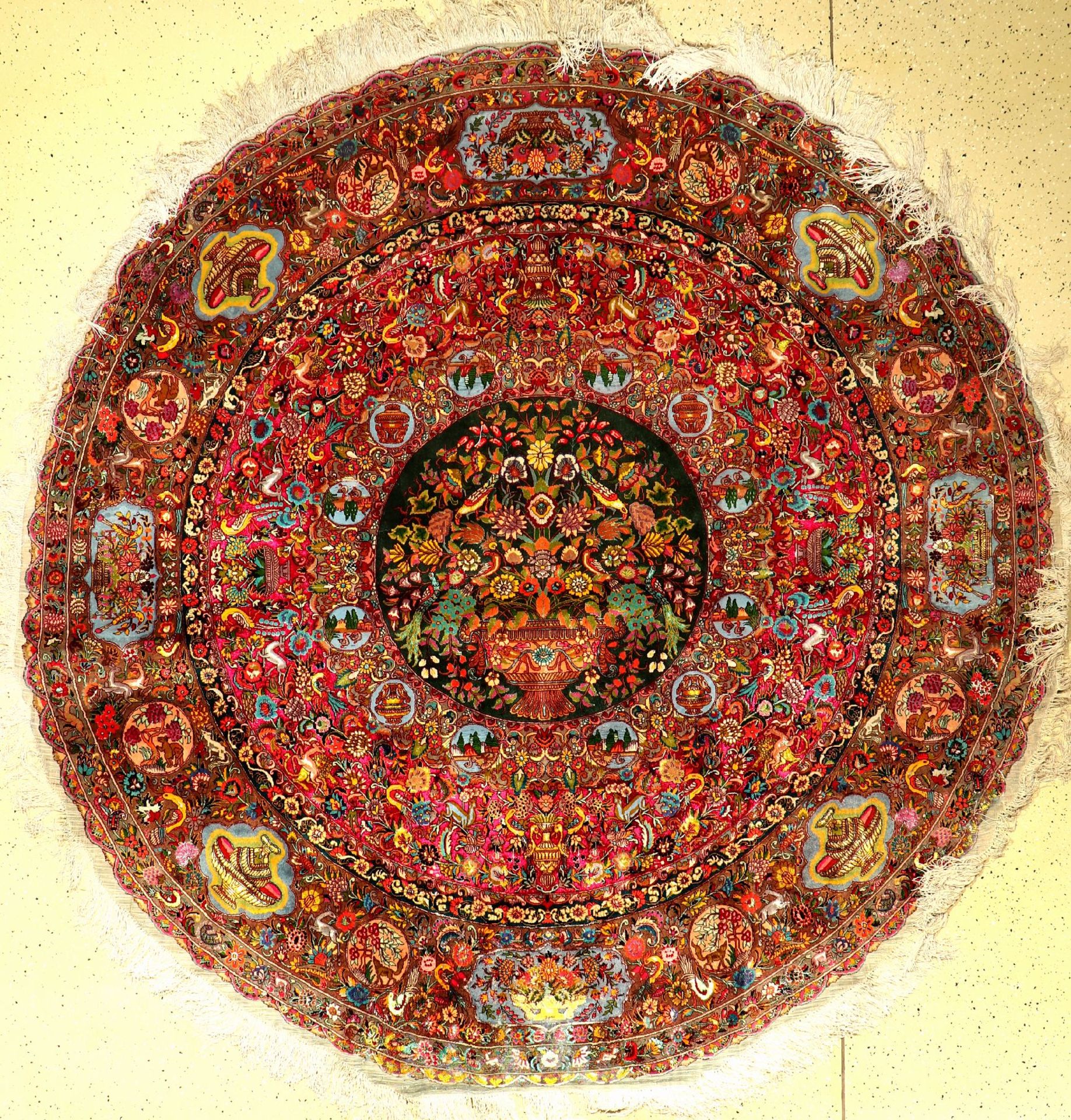 Täbriz fein (Rund), Persien, um 1970, Korkwolle mit Seide, ca. 250 cm, selten, EHZ: 4-5 (alter