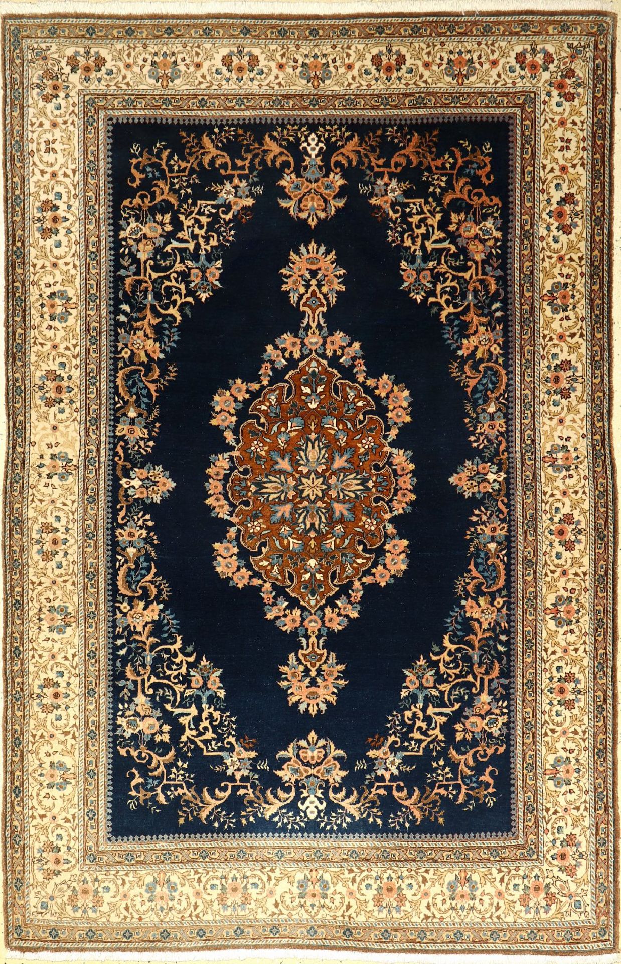 Ghom Kork alt, Persien, ca. 60 Jahre, Korkwolle mit Seide, ca. 213 x 141 cm, Seiden Medaillon,
