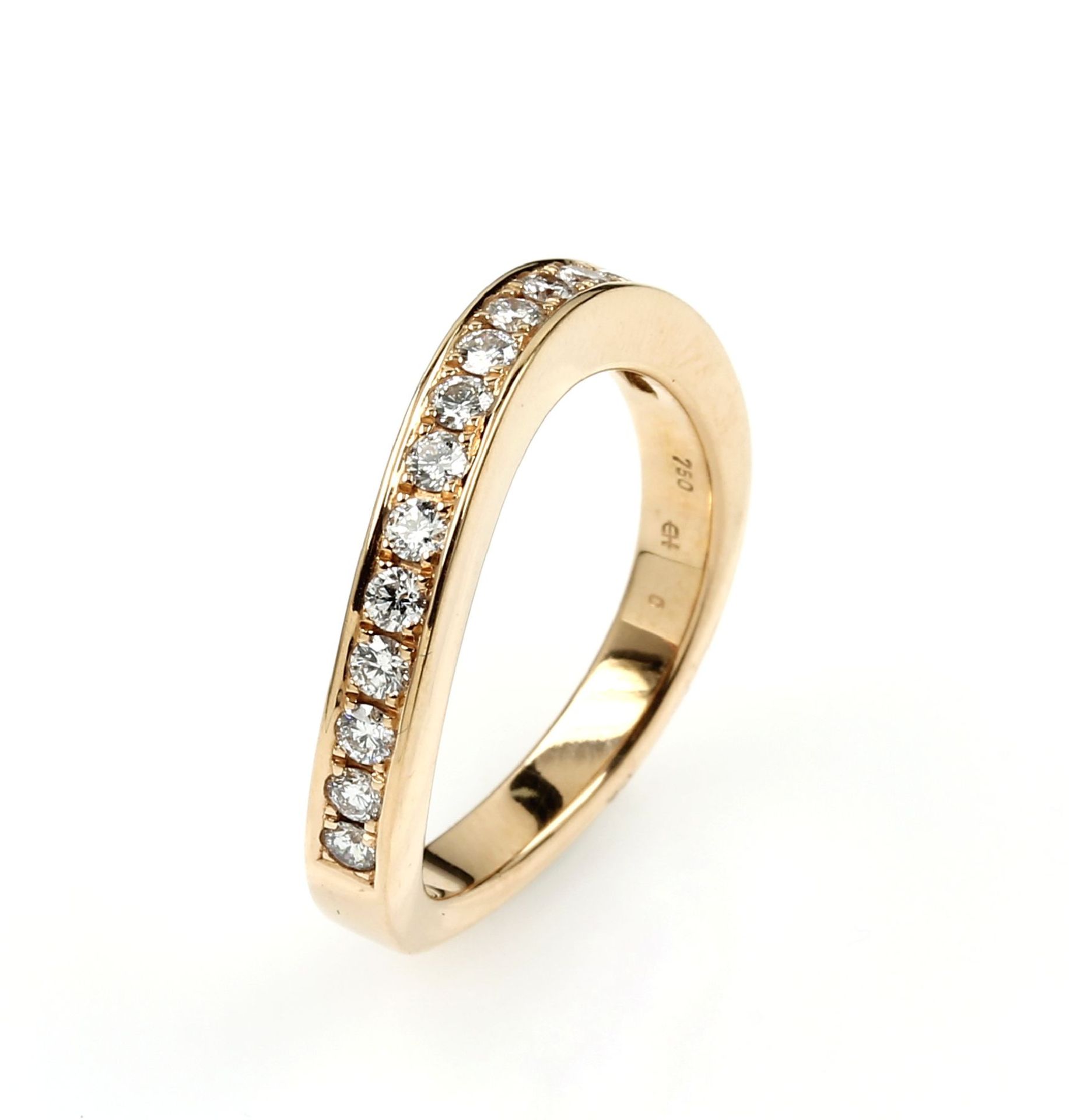 18 kt Gold Ring mit Brillanten, RoseG 750/ 000, asymm. Ringschiene, Brillanten zus. ca. 0.45 ct ct