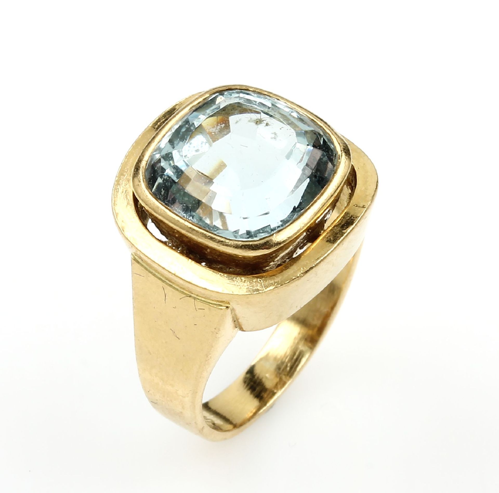 18 kt Gold Ring mit Aquamarin, GG 750/000, facett. Aquamarin ca. 6.86 ct, RW 52, ca. 9.1 g