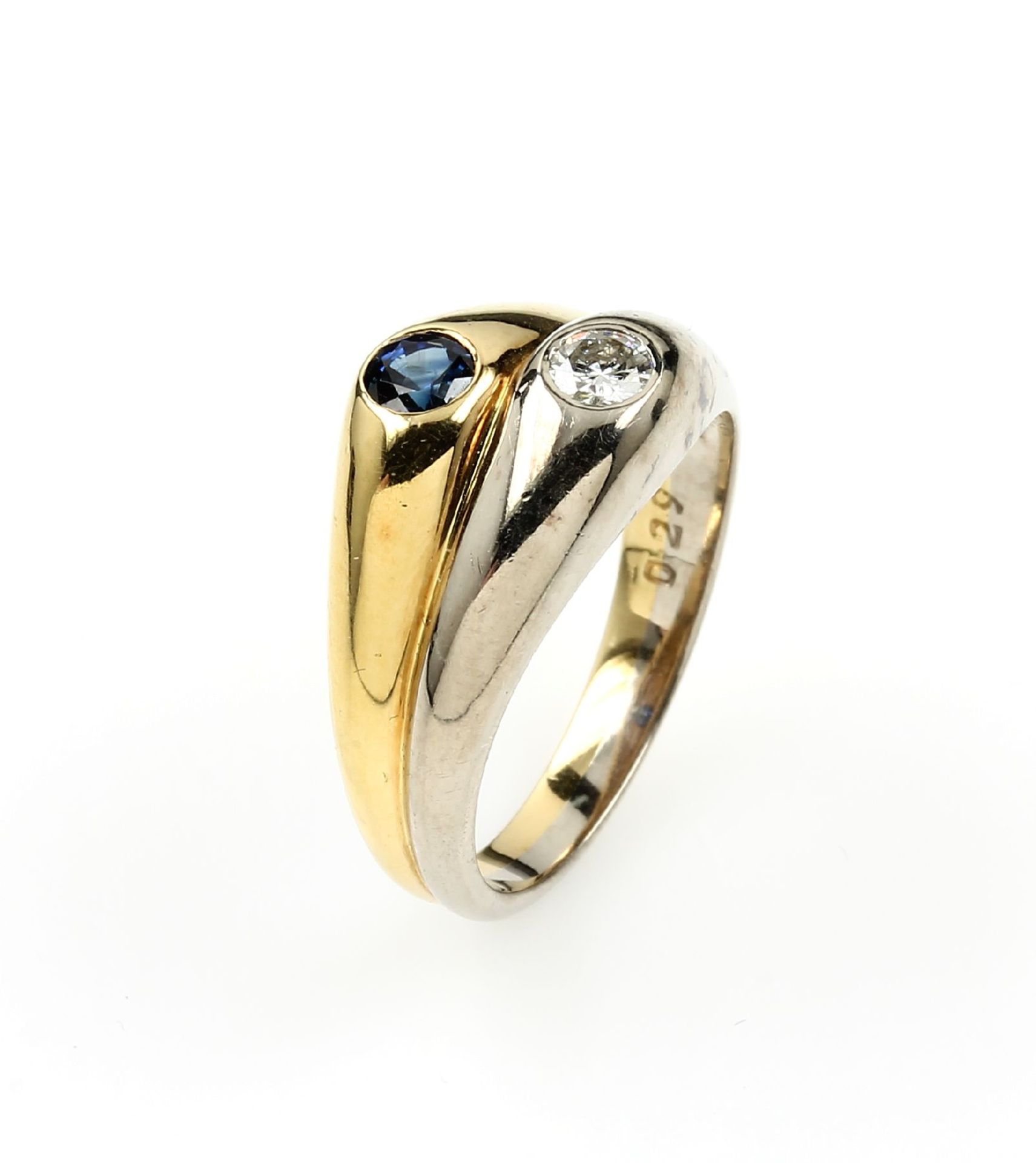 18 kt Gold Ring mit Saphir und Brillant, GG/WG 750/000, Brillant ca. 0.16 ct Weiß/si, rund facett.