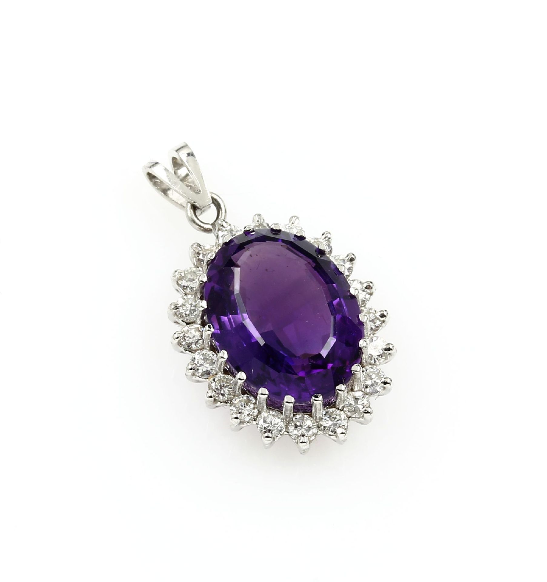 14 kt Gold Anhänger mit Amethyst und Brillanten, WG 585/000, mittig oval facett.Amethyst ca. 4.0 ct,