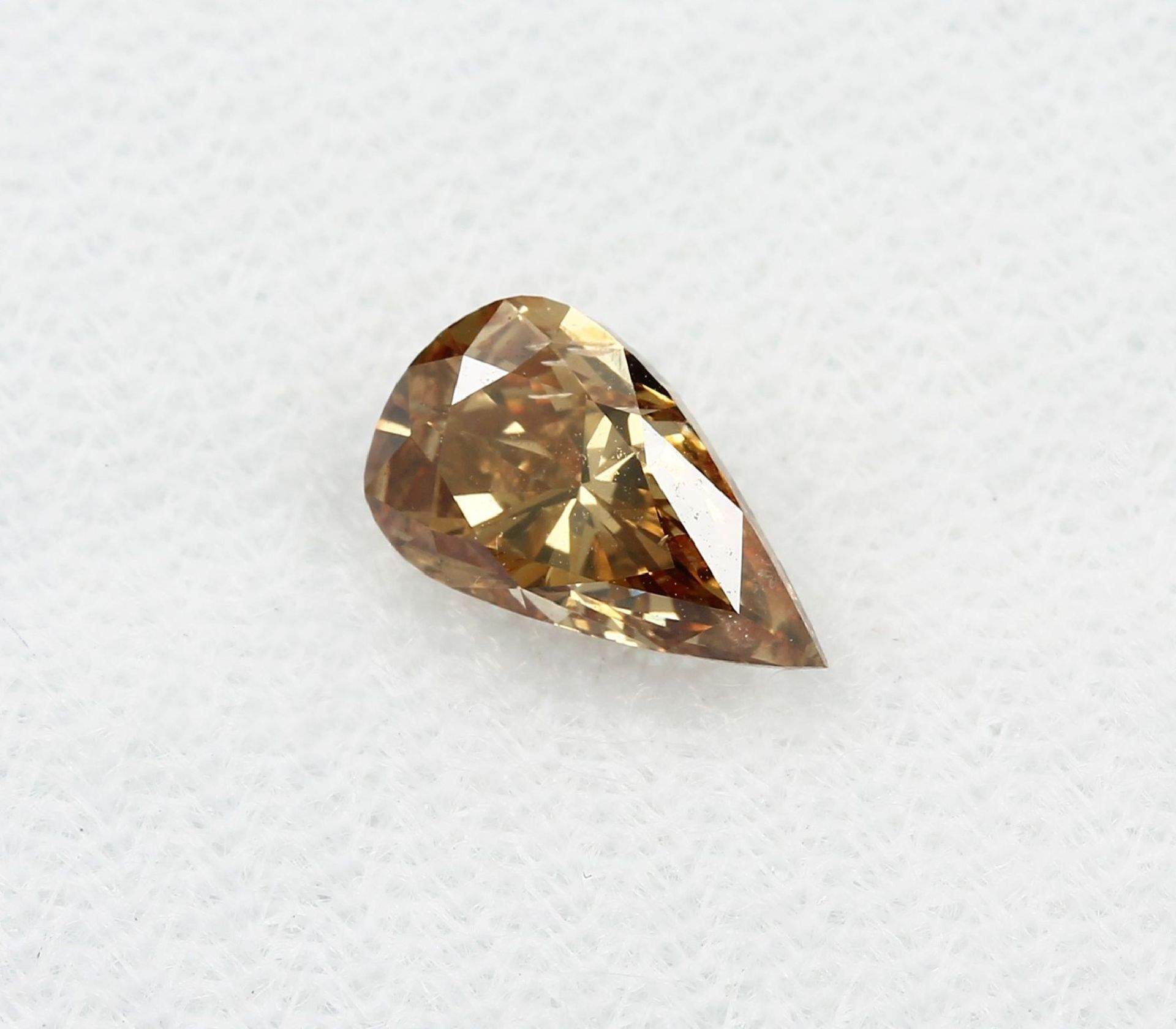 Loser Diamant, 1.01 ct Natural fancy deep brown-yellow, tropfenf. facett., 8.57 x 5.02 x 3.9 mm, mit - Bild 3 aus 3