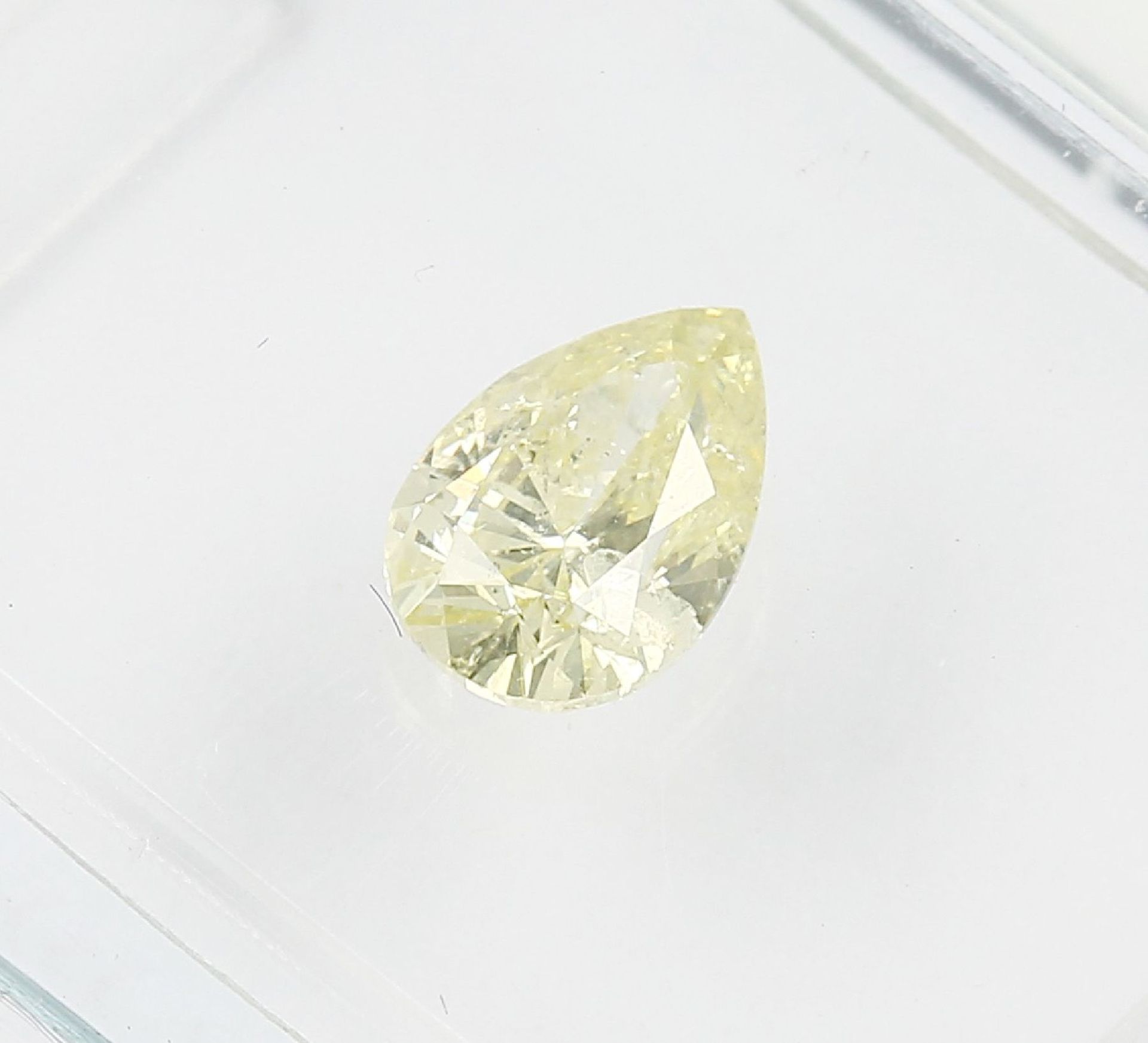 Loser Diamant, 0.52 ct Natural fancy intense yellow/p1, tropfenf. facett., 6.56 x 4.48 x 2.83 mm, - Bild 3 aus 3