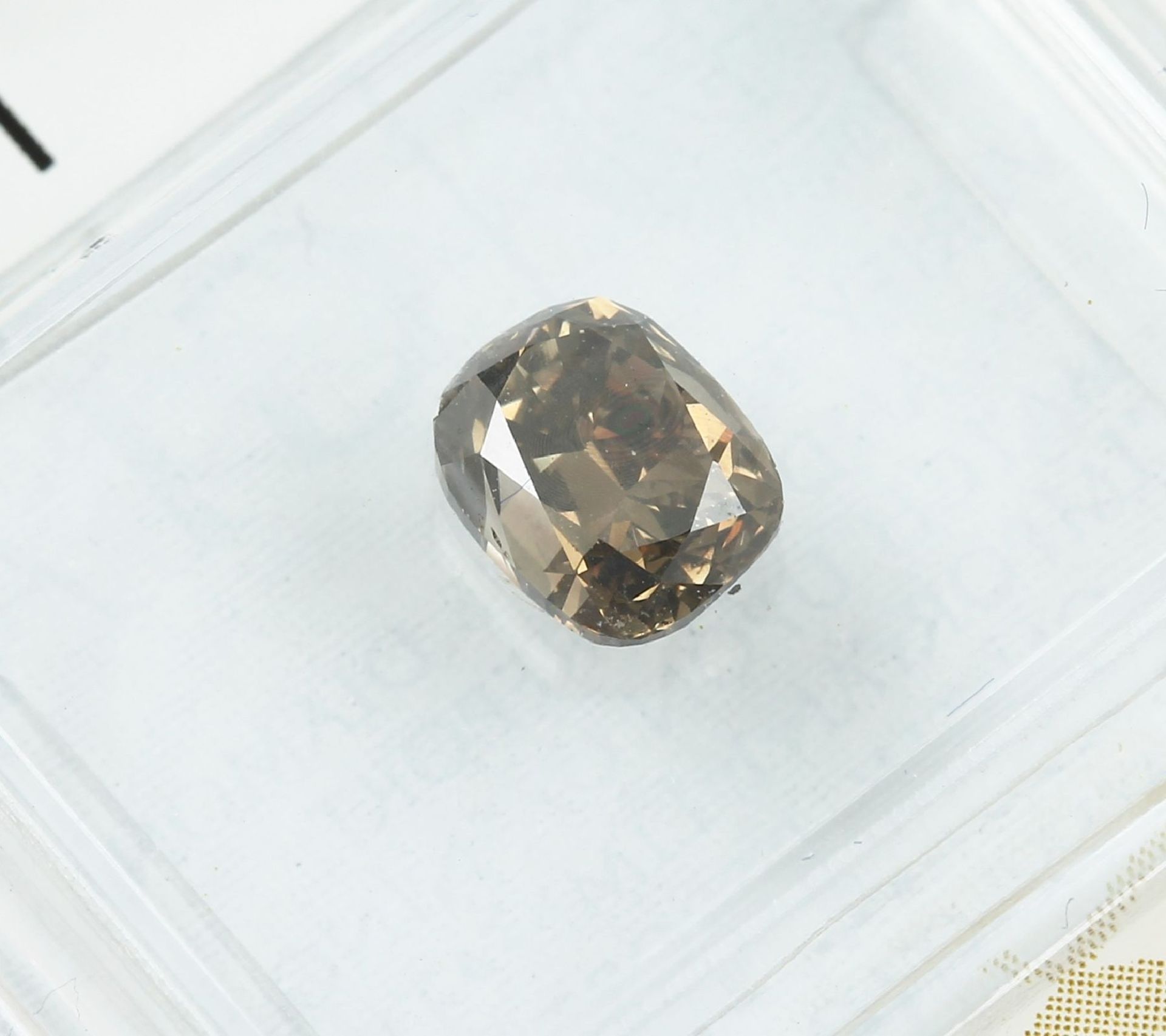 Loser Diamant, 1.01 ct Natural fancy dark yellowish/si2, im Kissenschliff, 6.02 x 4.81 x4.04 mm, - Bild 2 aus 3