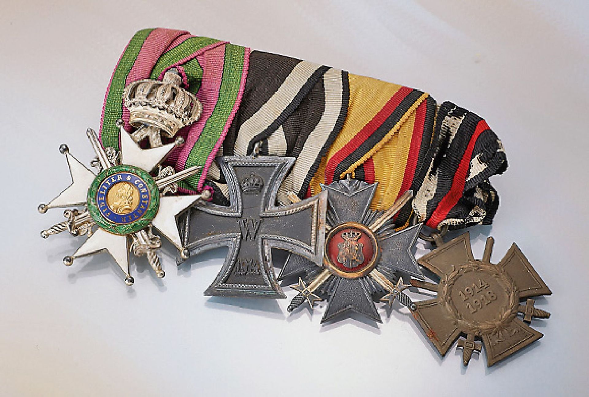 Ordensspange mit 4 Orden, 1 x Eisernes Kreuz, Wilhelm II., 1914, 1 x Erinnerung 1914/18, 1 x