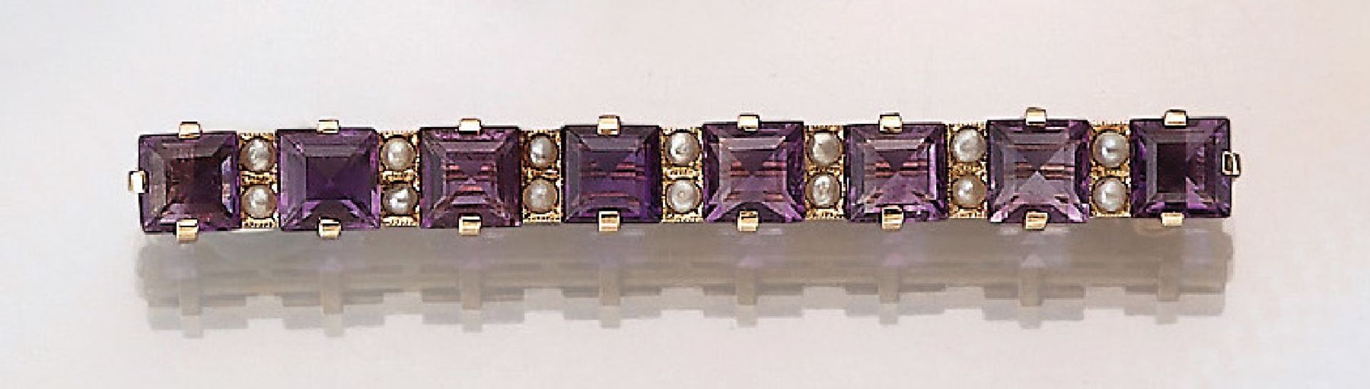 14 kt gold Art-Deco Stabbrosche mit Amethystenund Perlchen, Idar Oberstein um 1920/30, GG585/000,