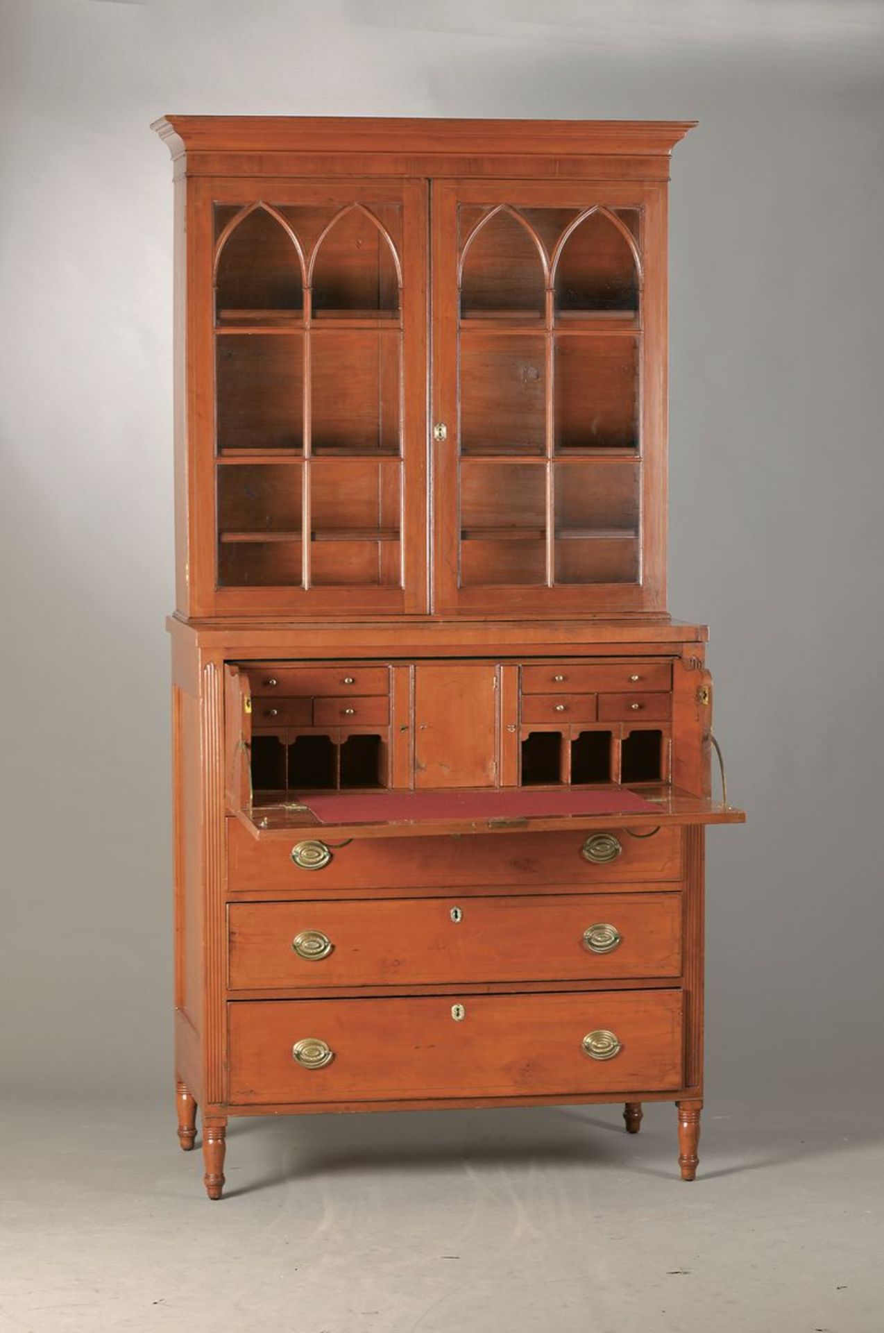 Schreibmöbel mit Vitrinenaufsatz/Sekretär, England, um 1840, Kirschbaum meist massiv, verglaster