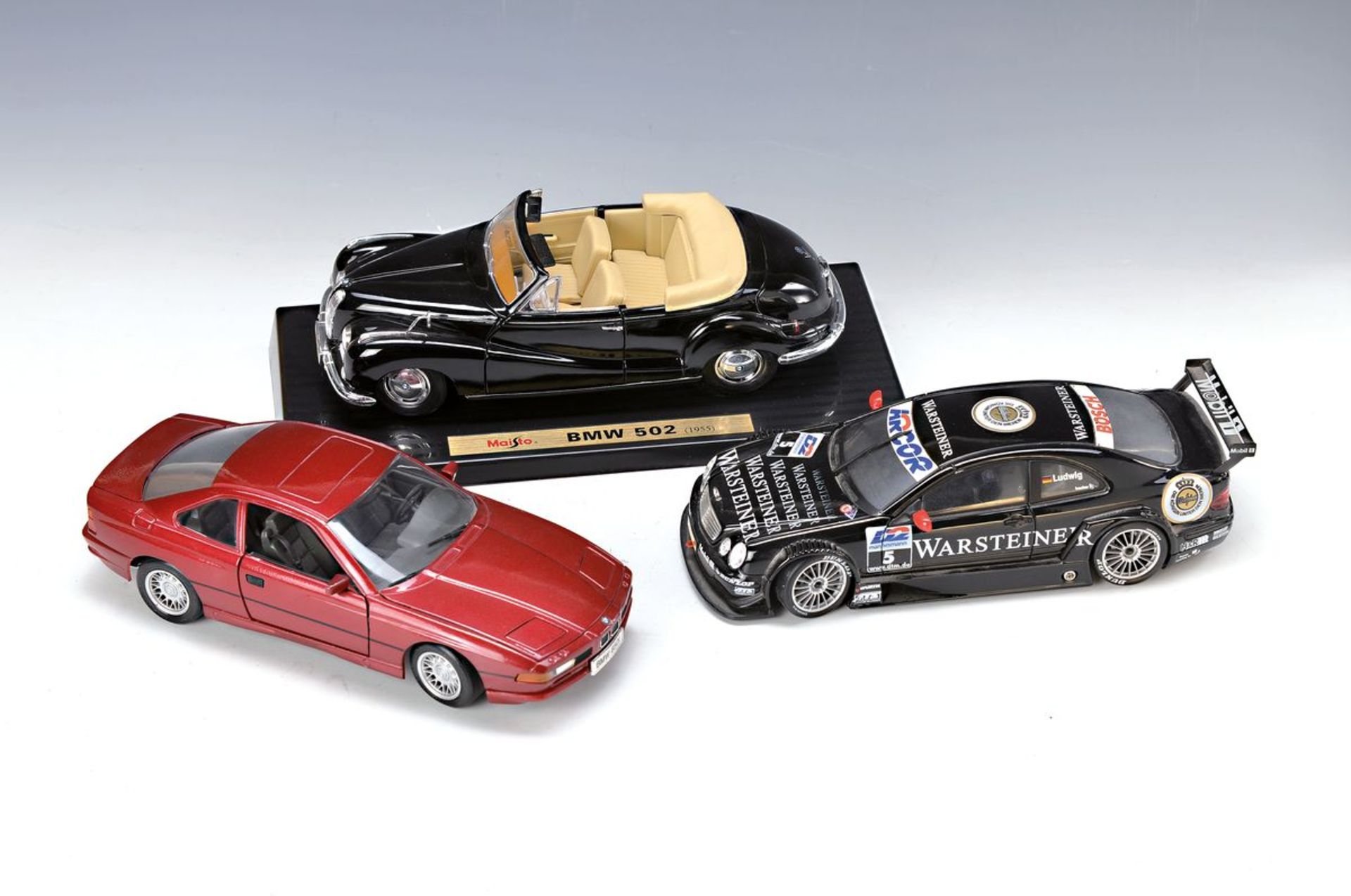 3 Modellautos, Marke Maisto, 1990er Jahre, 1:18, BMW 850i, rot; Mercedes-Benz CLK-DTM 2000, schwarz,