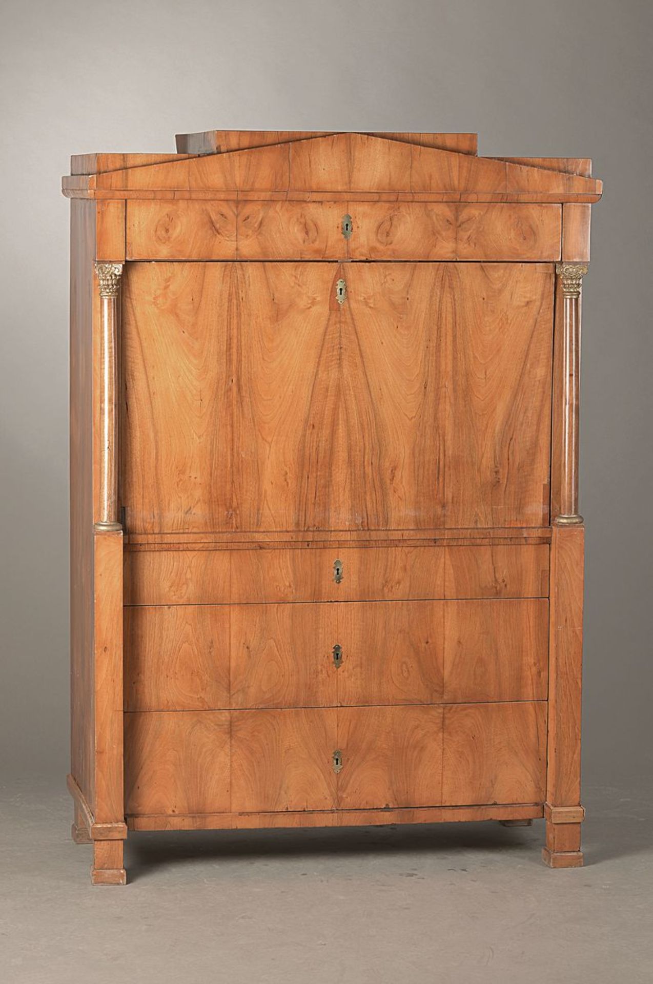 Standsekretär, Biedermeier, wohl Berlin, um 1820/30, Kirschbaum meist gespiegelt verlegt,