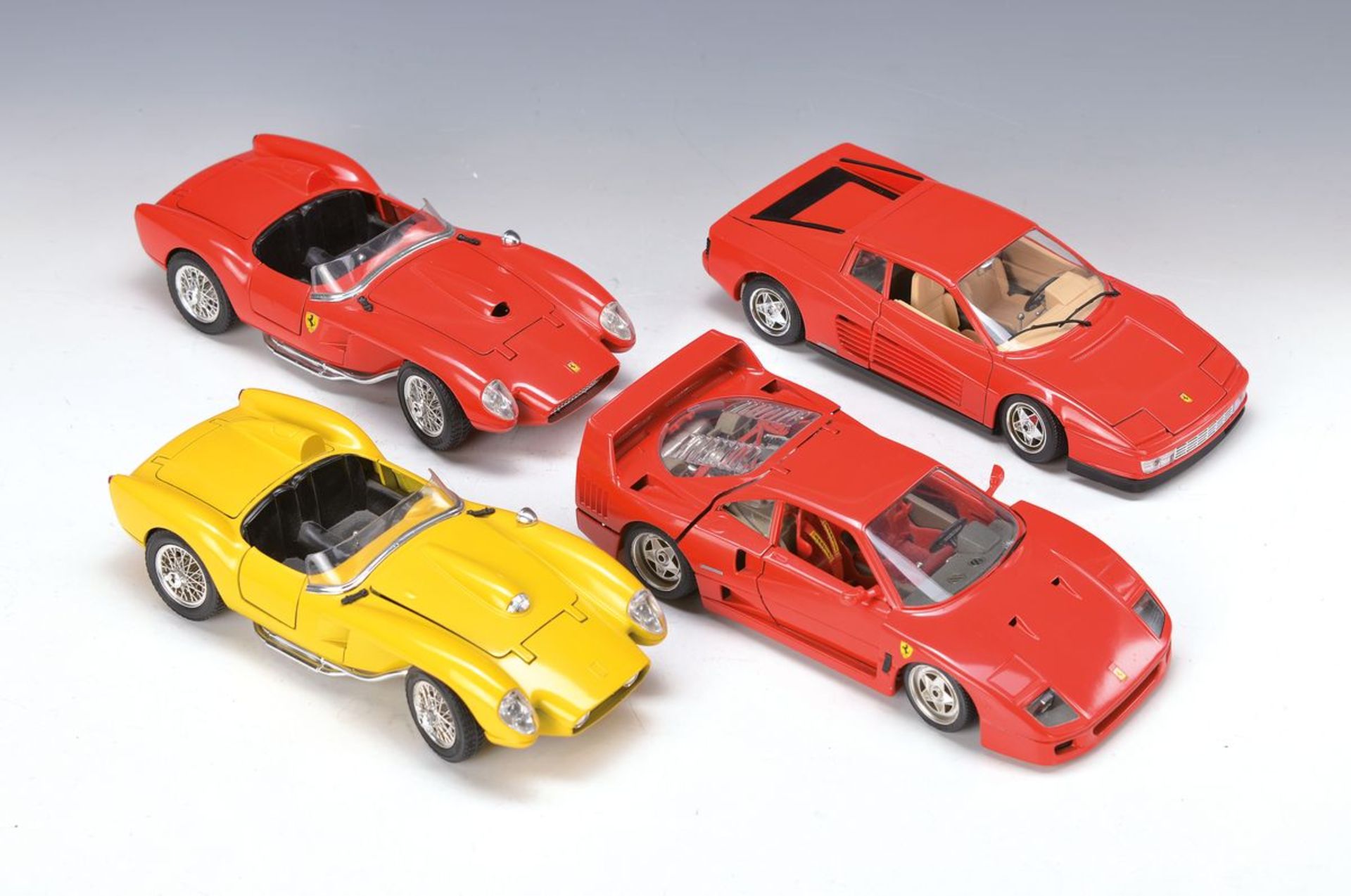 4 Modell-Autos, Burago, 1980er/1990er Jahre, verschiedene Ferrari-Modelle, 1:18, F 40 Modell 1987,