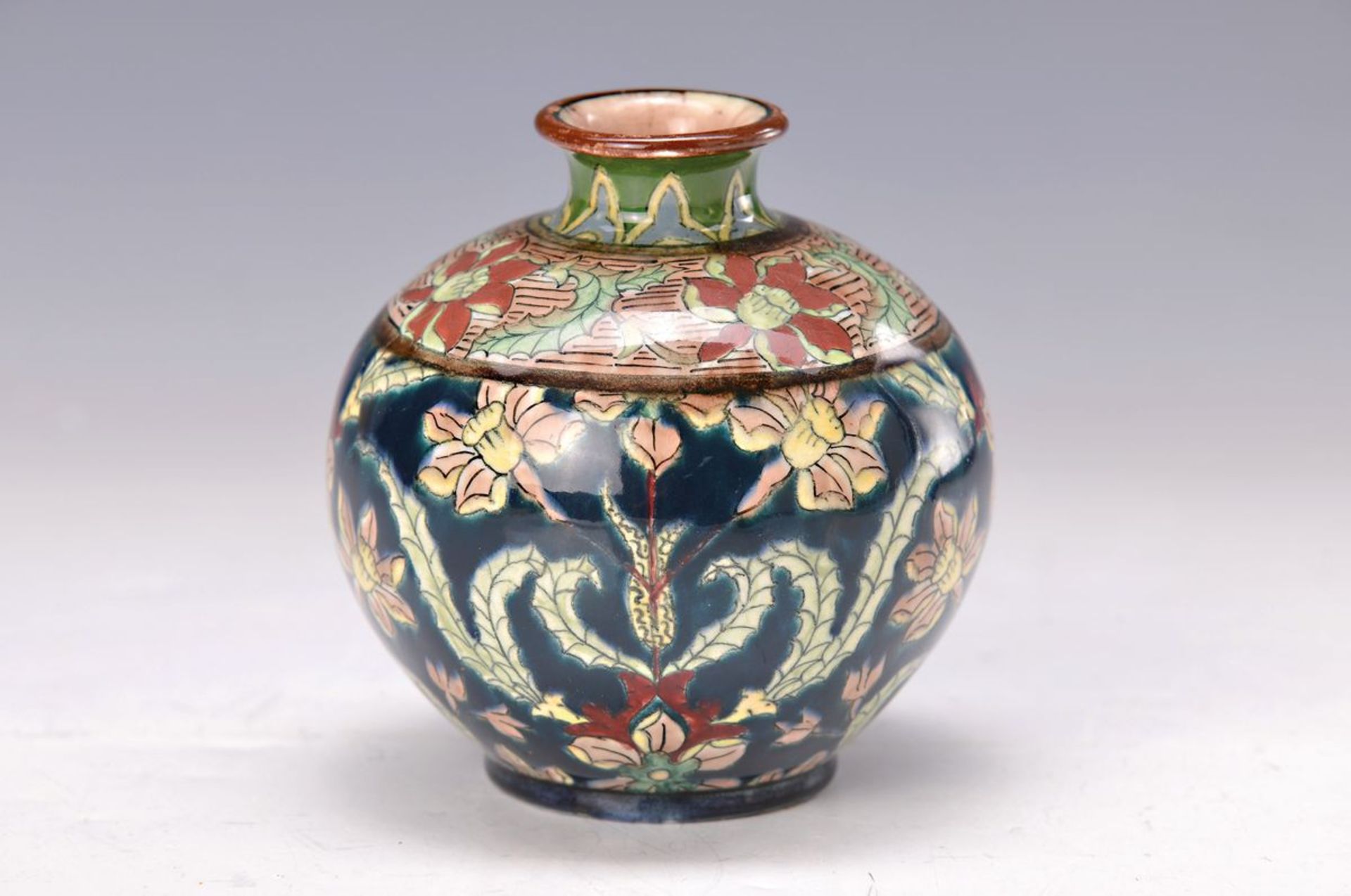 Vase, Franz Anton Mehlem Bonn, um 1910, Modell Old Dutch, Feinsteingut, mit buntem floralem Dekor,