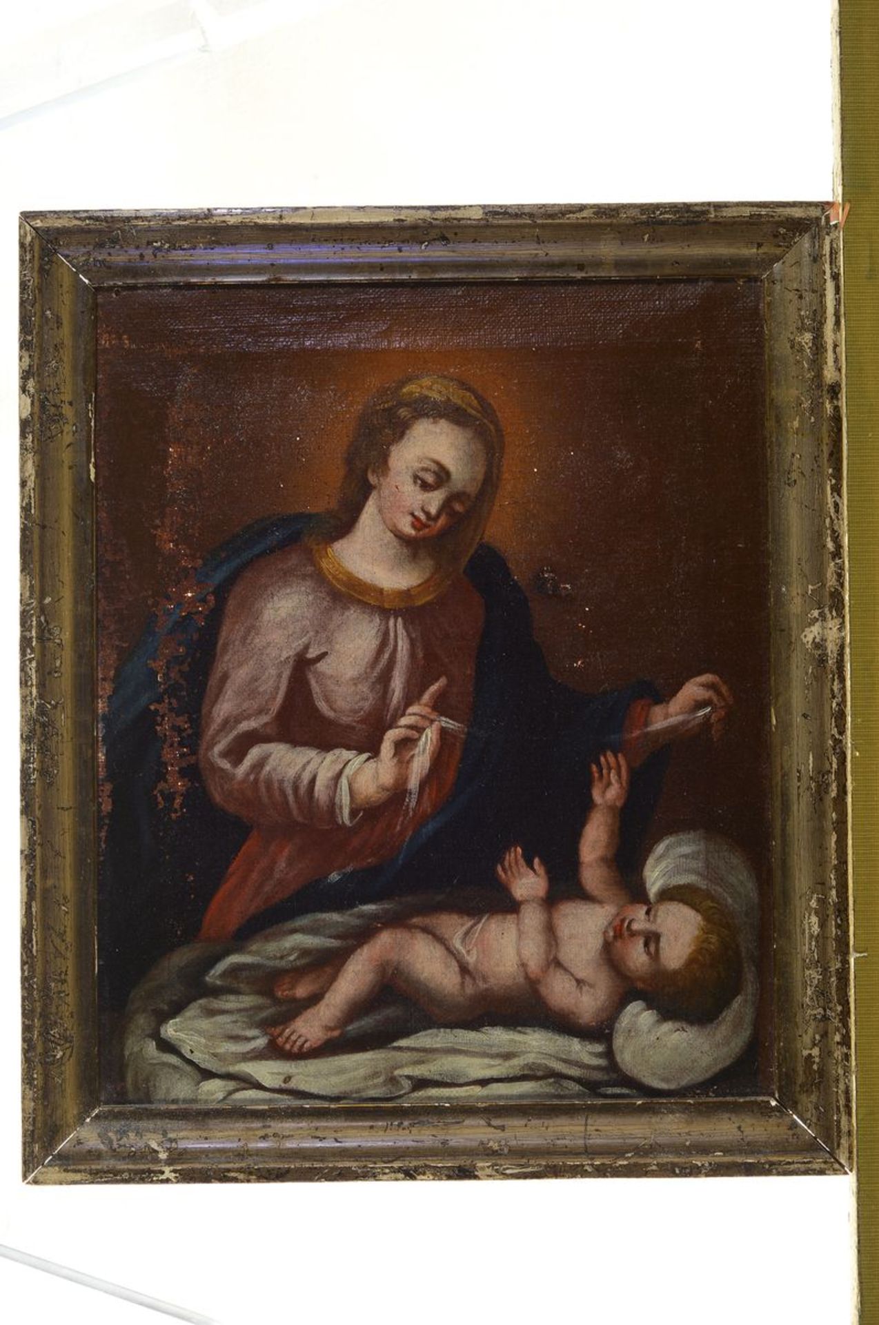 Unbekannter Künstler, süddeutsch, um 1800-1820, Maria mit dem Jesuskind, Öl/Lwd, besc., - Bild 2 aus 2