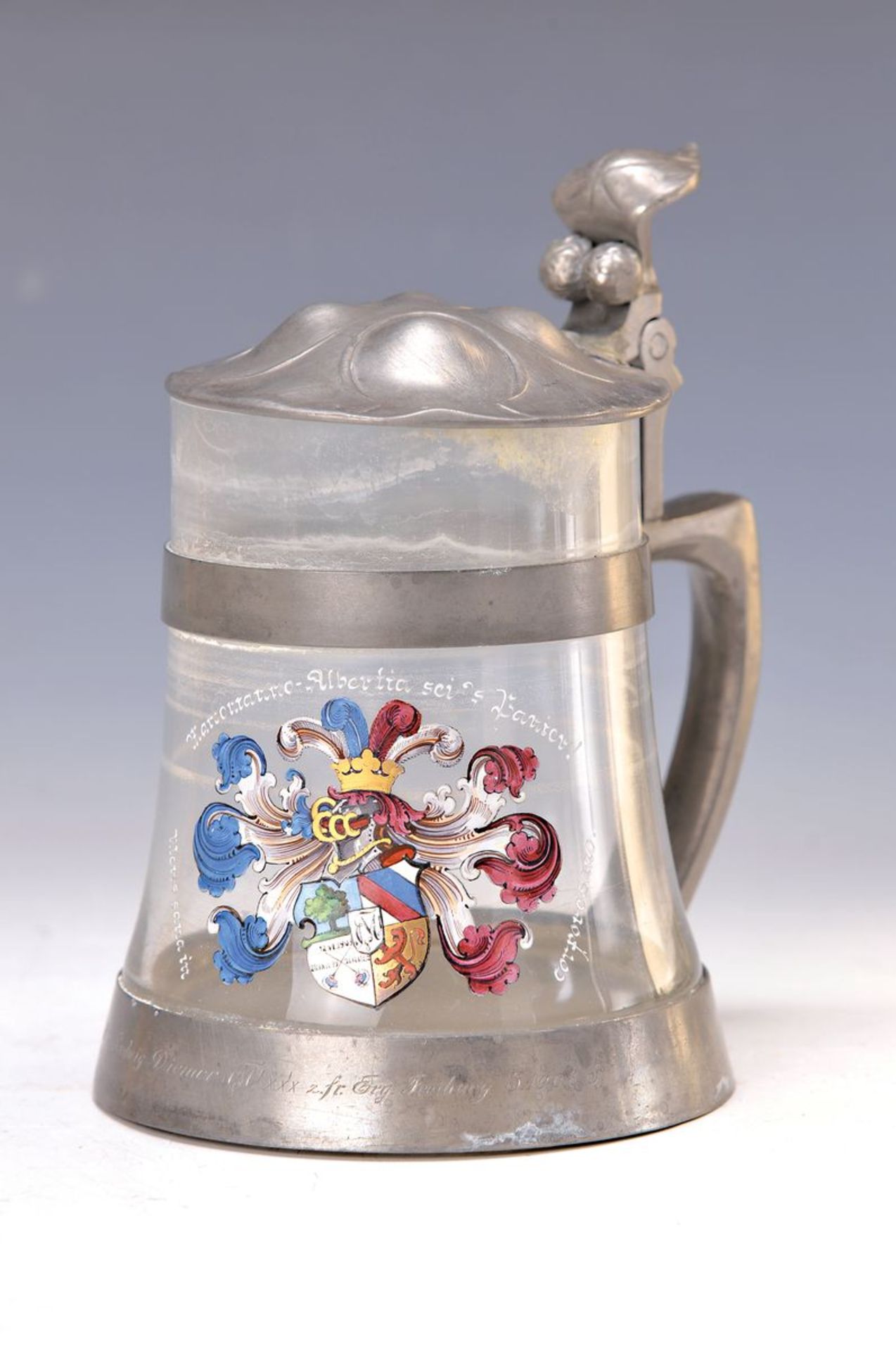 Bierkrug, deutsch, dat. 1908, Studentika, Markomanno-Albertia, farbloses Glas mit bunter