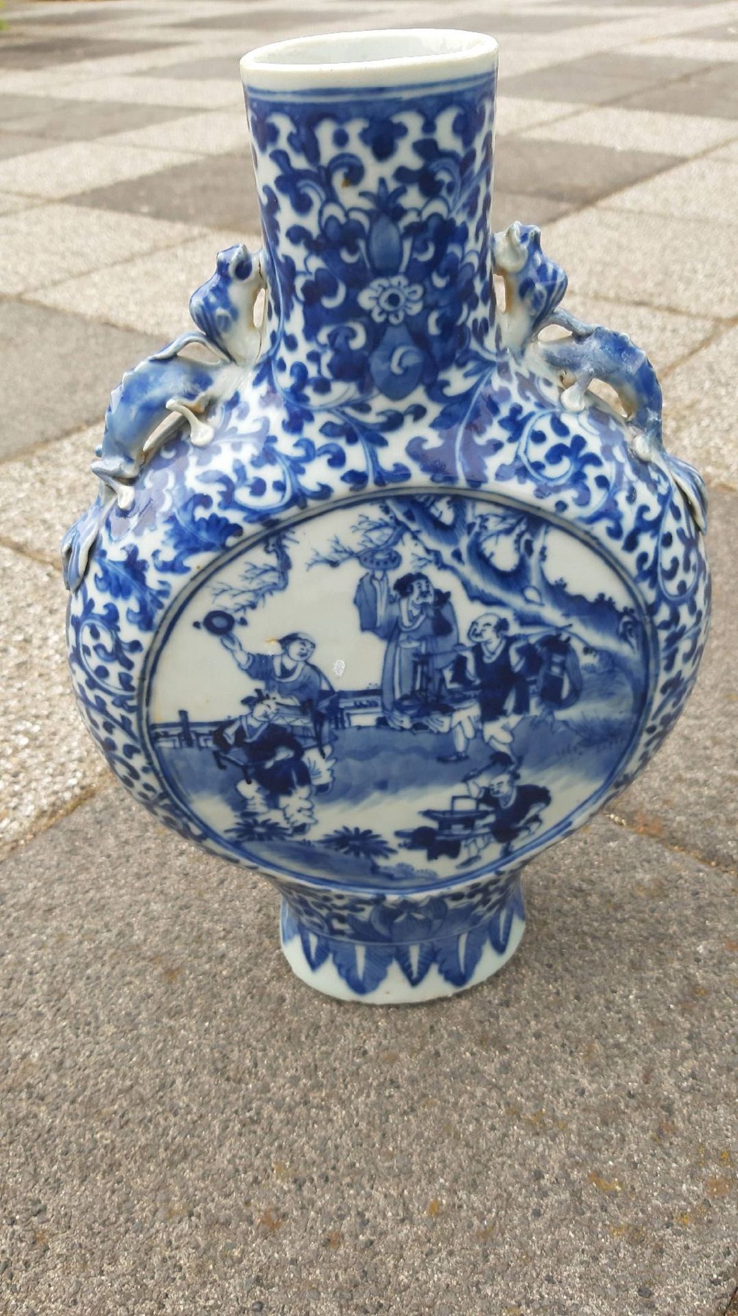 Pilgerflasche, China, um 1770/80, blaue Malerei, unter der Glasur Darstellung von Musikanten, gute - Bild 4 aus 8