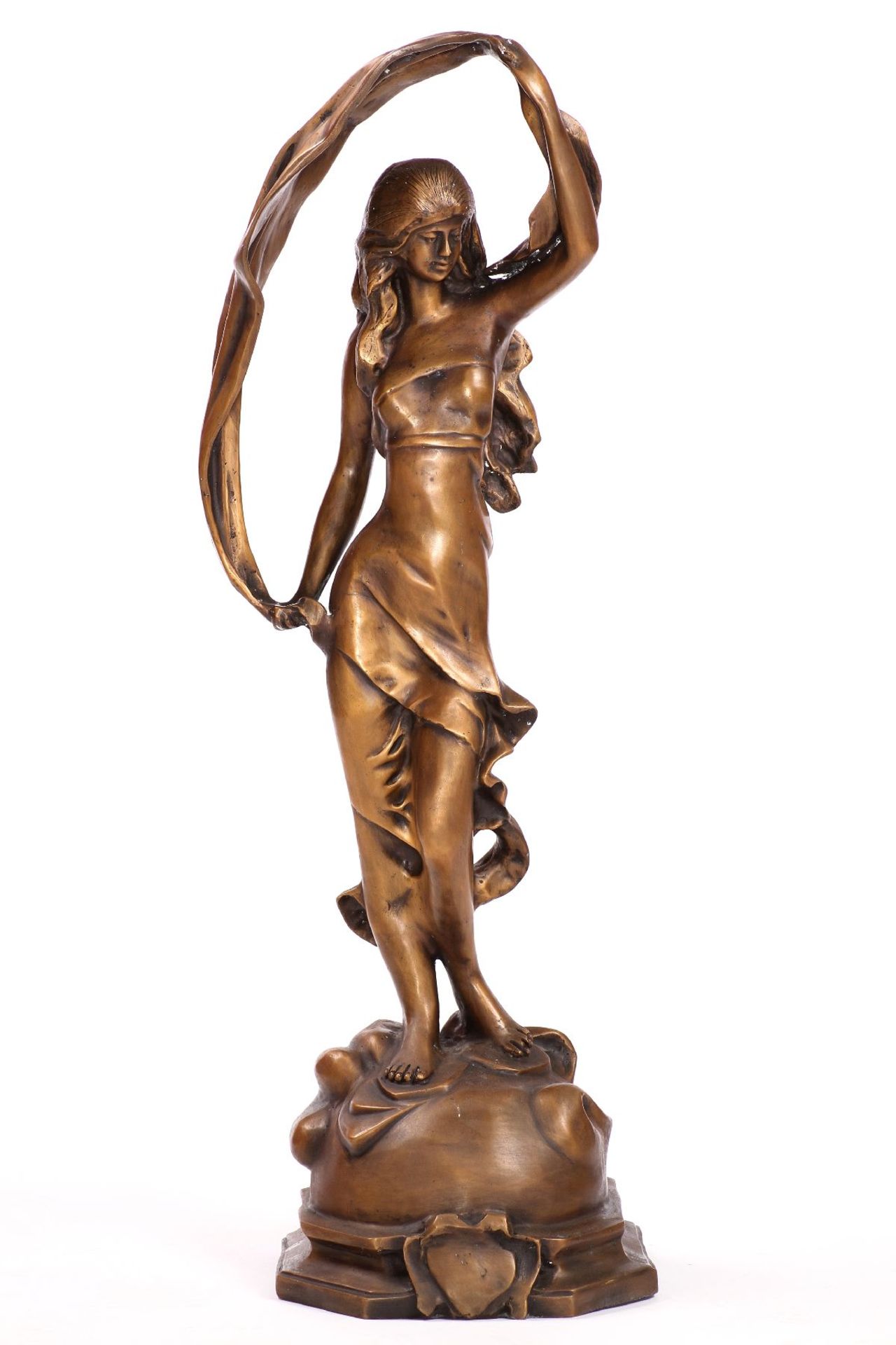 Tänzerin mit Tuch, Bronze, goldbraun patiniert, Faltenwurf des Kleides durch die Bewegungen des