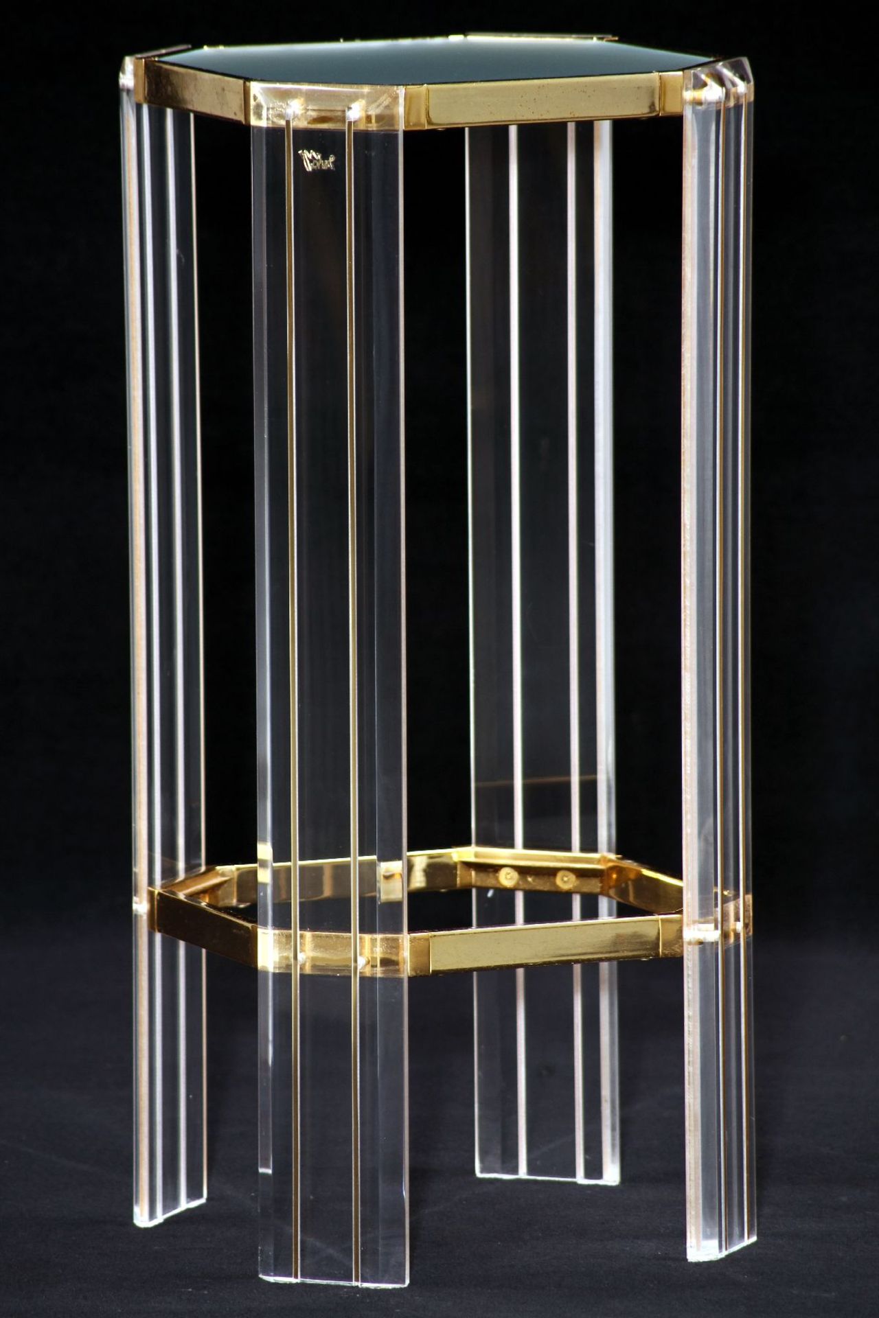 Etagentisch, facettierte Beine aus Acrylglas, Zwischenteile Metall goldfarben gefasst, 8-eckige - Bild 2 aus 3