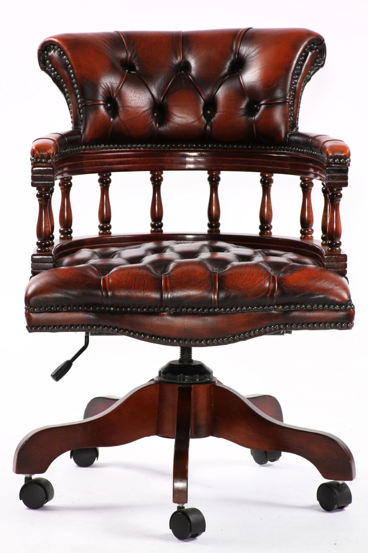 Captain-Chair, nach engl. Vorbild von 1860, Holzelemente z.T. Rüster massiv, auf Mahagoni gebeizt,