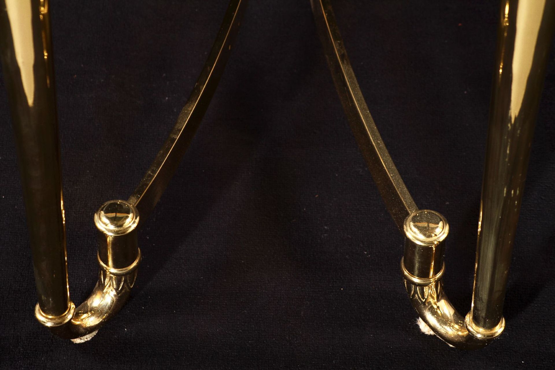 Konsole mit Spiegel, 2-teilig, Metall, teilvergoldet, konisch zulaufende Beine über 2 gebogene - Bild 4 aus 4