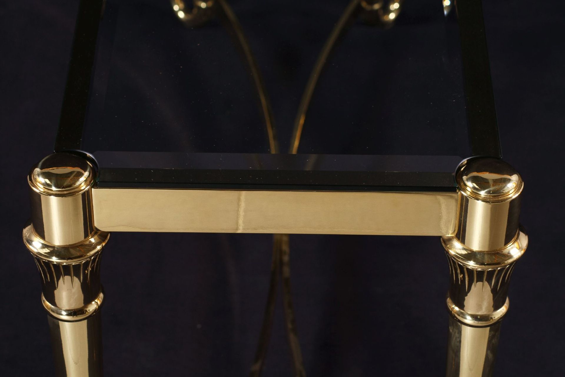 Konsole mit Spiegel, 2-teilig, Metall, teilvergoldet, konisch zulaufende Beine über 2 gebogene - Bild 3 aus 4