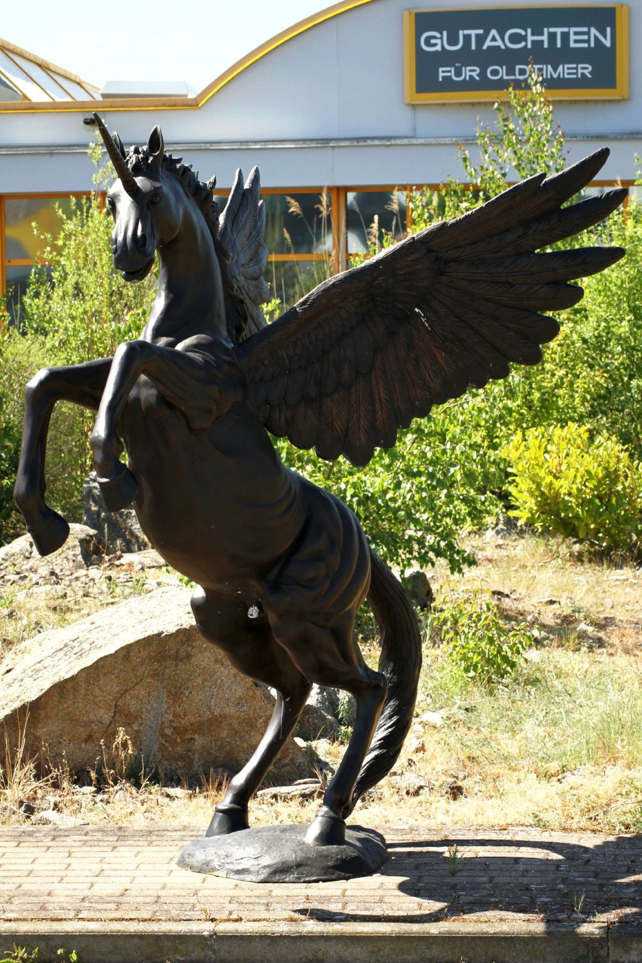 Pegasus, Bronze, anthrazit patiniert, in der griechischen Mythologie das Kind des Meeresgottes - Bild 3 aus 5