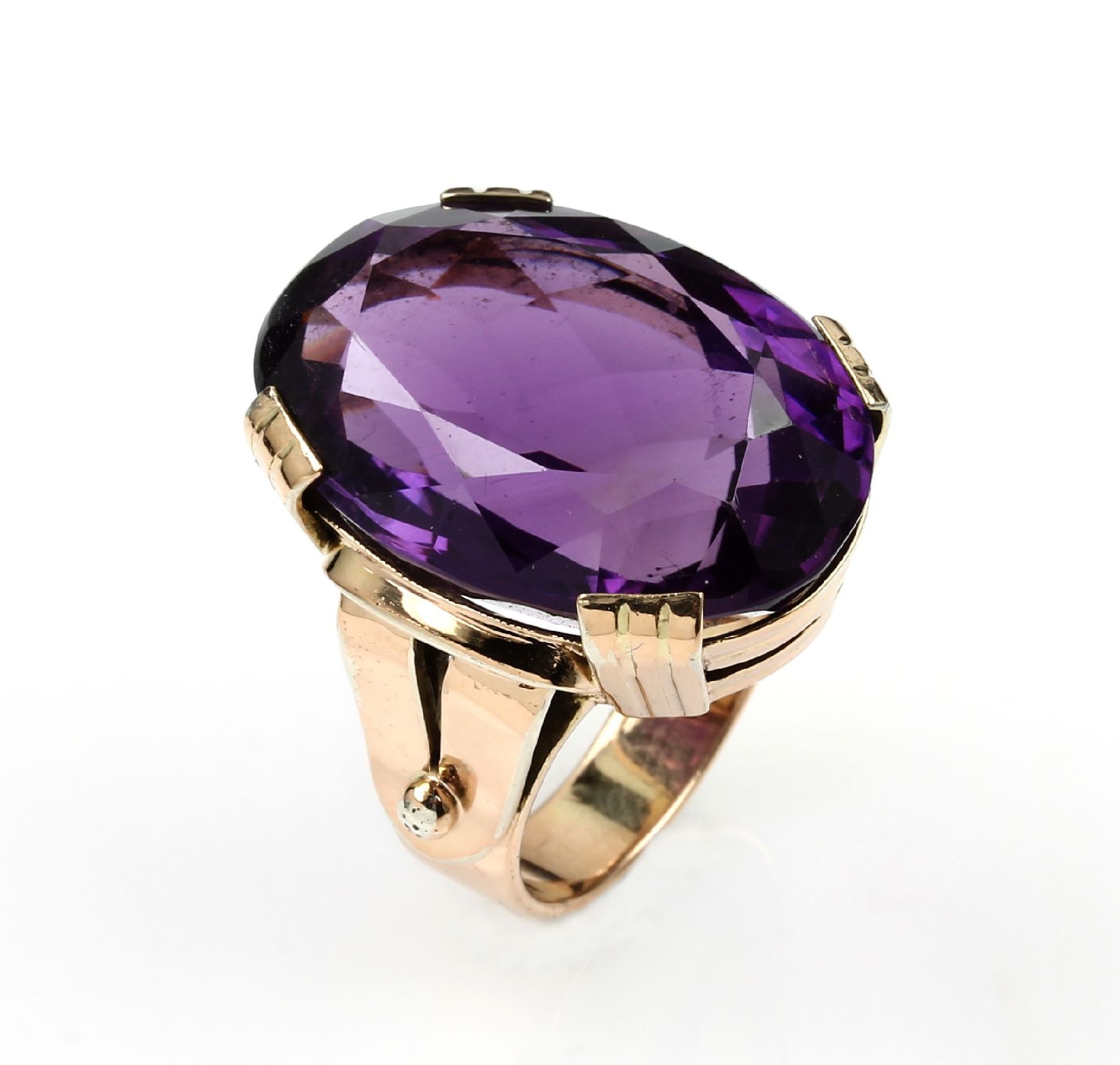 Ring mit Amethyst, 835er Silber verg., mittig oval facett. Bahia Amethyst ca. 37.00 ct, erhaben