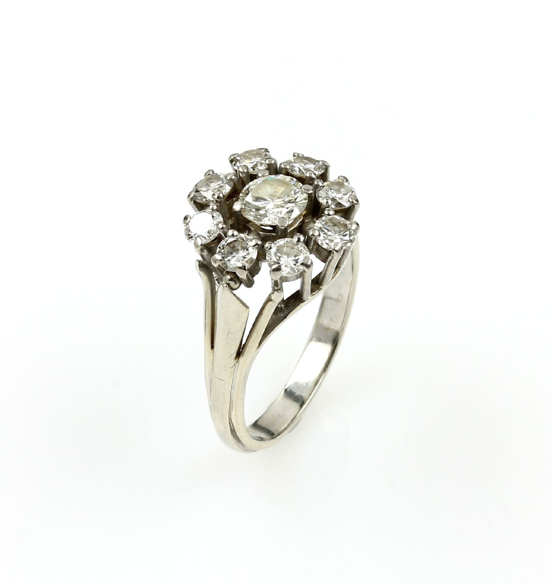 14 kt Gold Ring mit Diamanten, WG 585/000, blütenf. Ringkopf mit 8 Diamanten zus. ca. 0.80 ct Weiß/