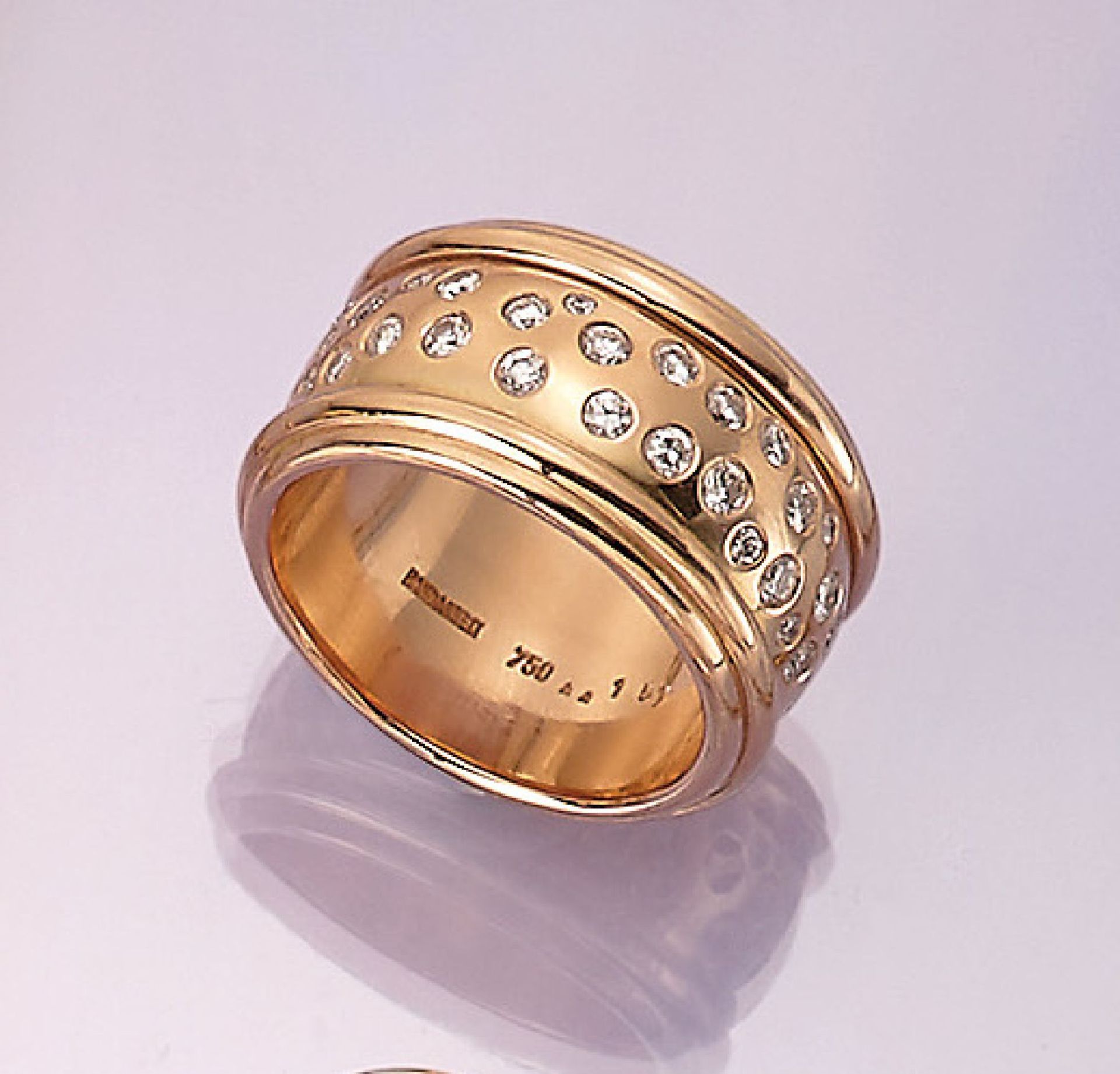 18 kt Gold Ring mit Brillanten, GG 750/000,rundum bes. mit 55 Brillanten zus. ca. 1.51 ct(grav.)