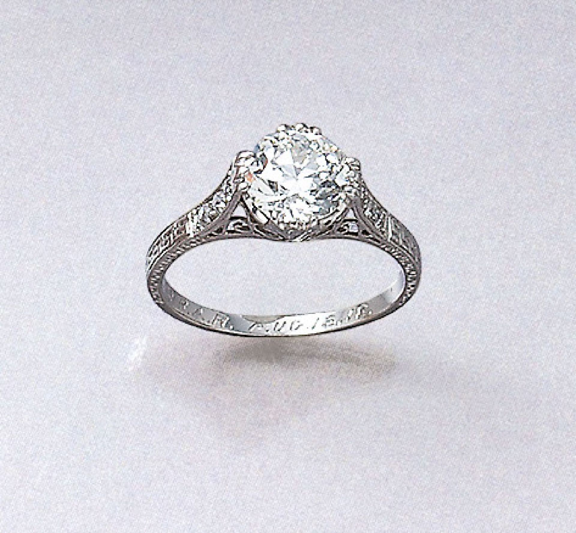 Art-Deco Platin Ring mit Diamanten, dat. 1918, Altschliffdiamant ca. 1.20 ct get.Weiß/si -p1, seitl.