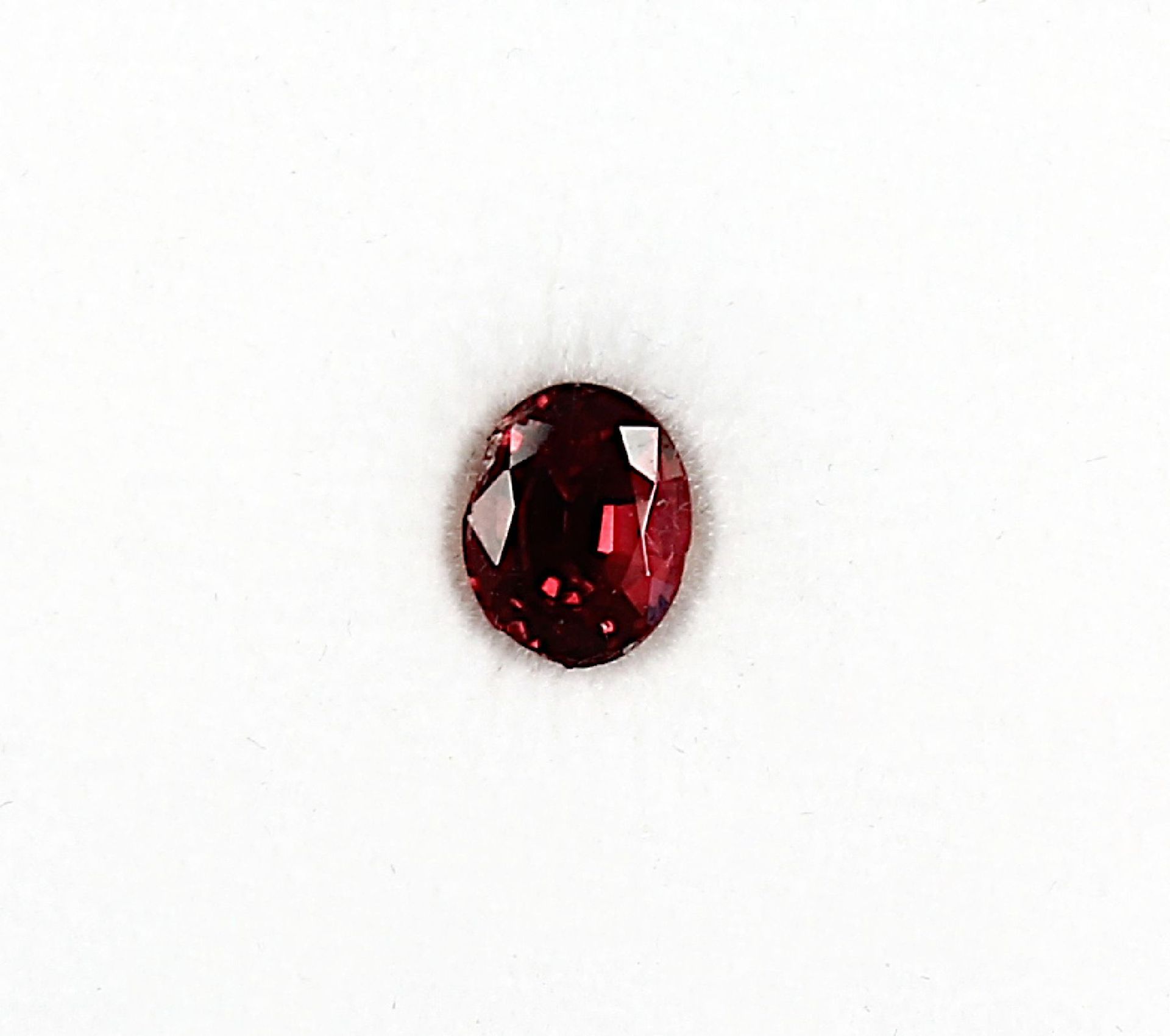 Loser Padparadscha Saphir, ca. 1.63 ct, oval facett., l. besch.