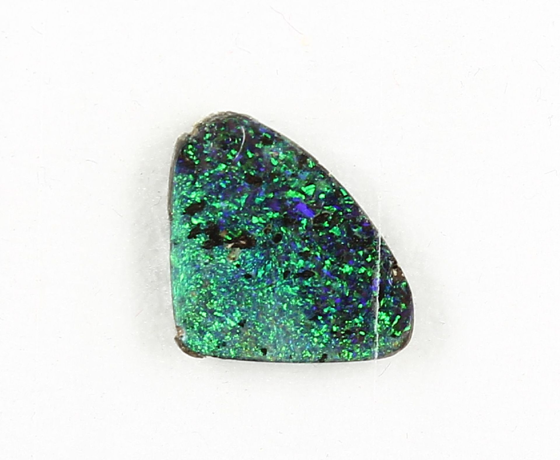 Loser Boulderopal, ca. 6.39 ct, intensives Farbspiel in Grün und Blau