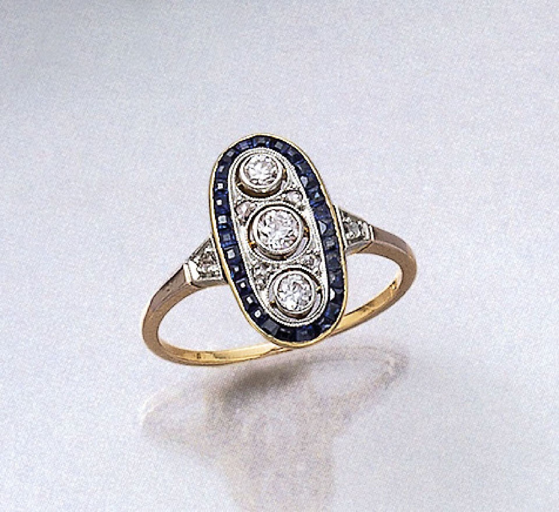 Art-Deco-Ring mit Diamanten und Saphiren, GG 750/000 und Platin, um 1920, Altschliff- Diamanten zus.