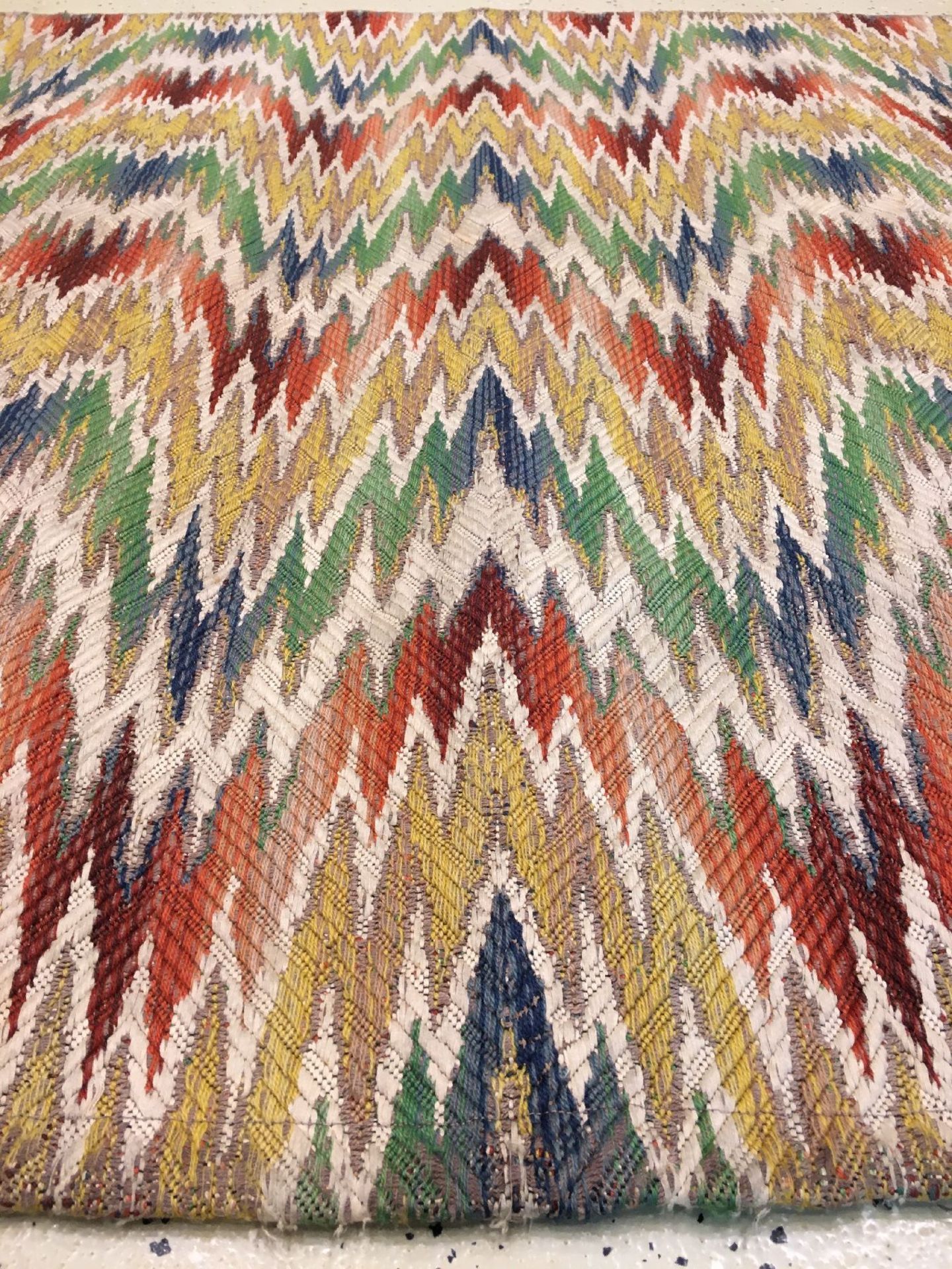 Seltenes Bargello "Textil" Stickerei antik (Flammen Muster), Italien, 19.Jhd., Wolle mit Baumwolle - Bild 4 aus 8