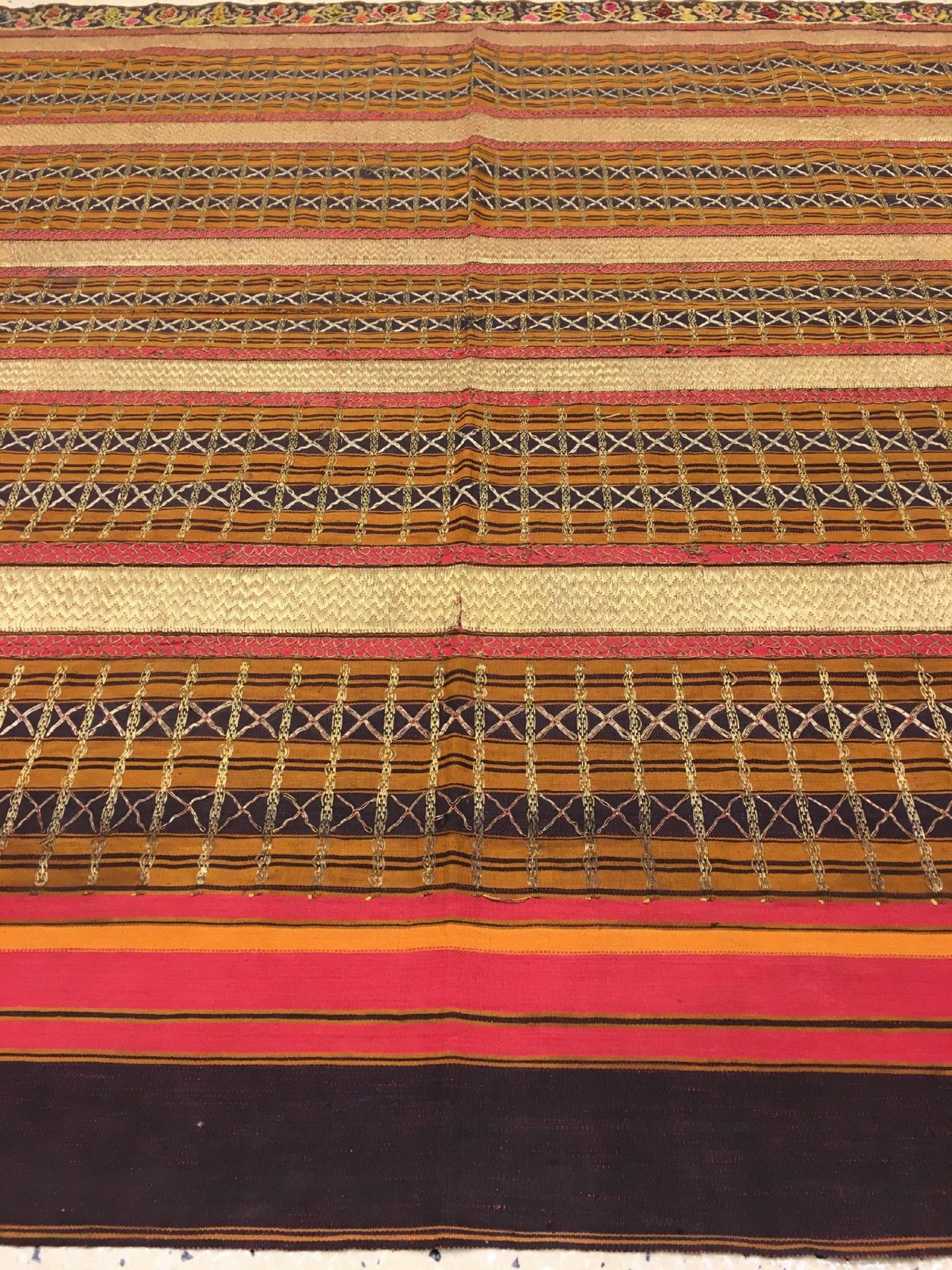 Feines indonesisches "Zeremonial-Textil" (Metallbroschiert) alt, Indonesien, um 1910/1920, Seiden- - Bild 3 aus 9